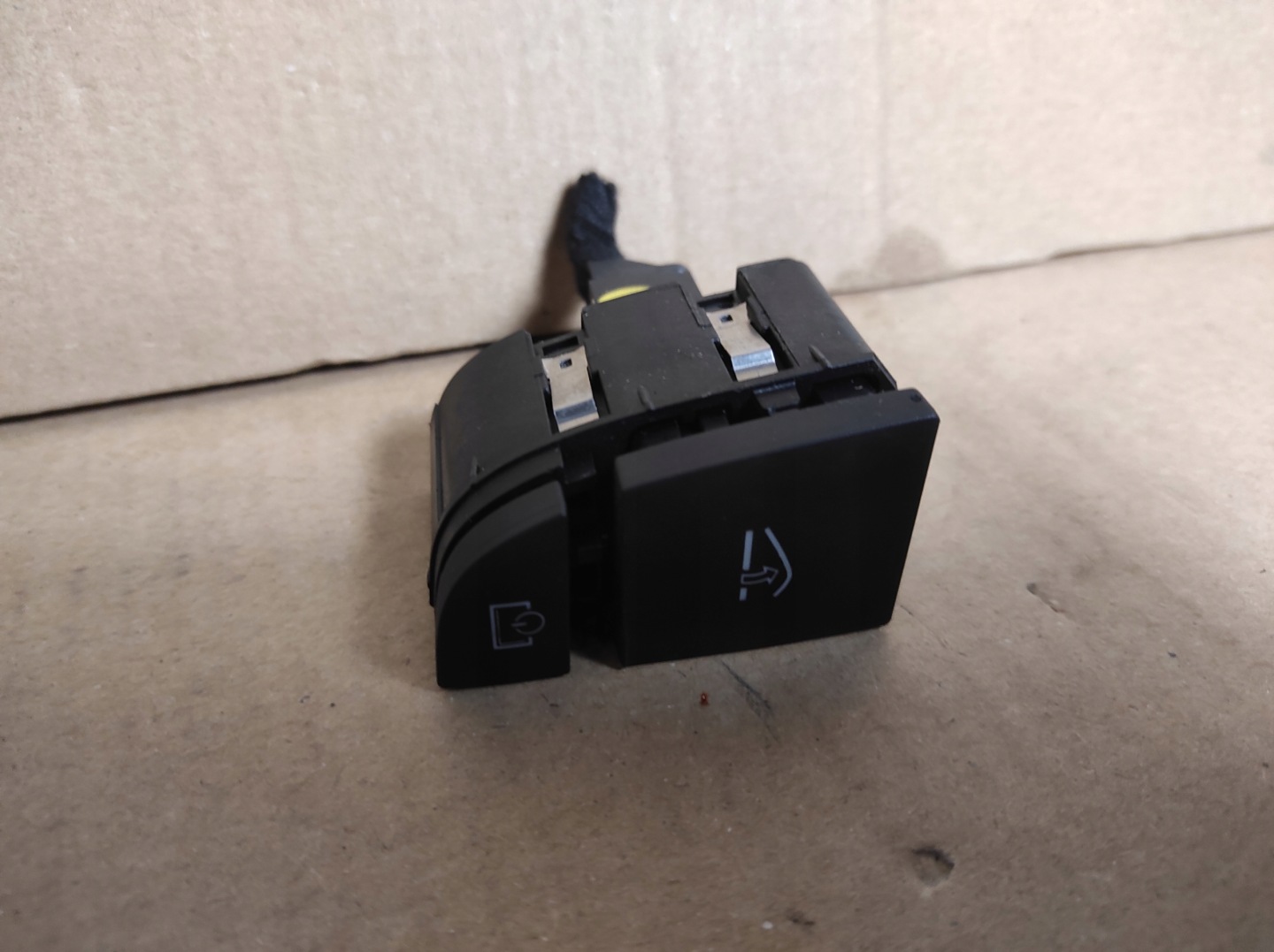 opening control switch passenger compartments AUDI A6 C6 LIFT 4f927227 z connecting spoiler