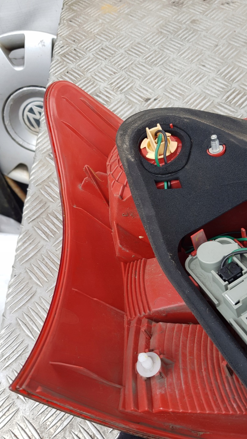 TOYOTA YARIS II light right rear part