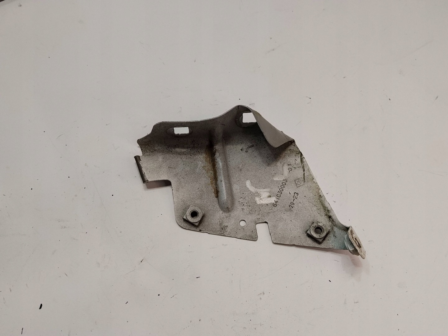 Support plaque Gauche Aile Renault Master III 641C30003R