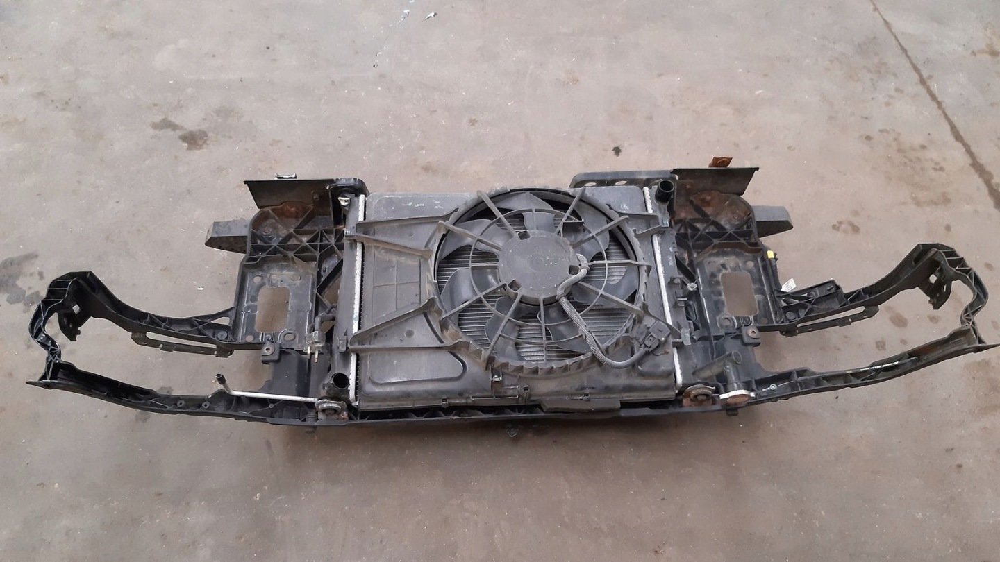 support panel for radiators pillar iron Hyundai i30 and 1,4 16V