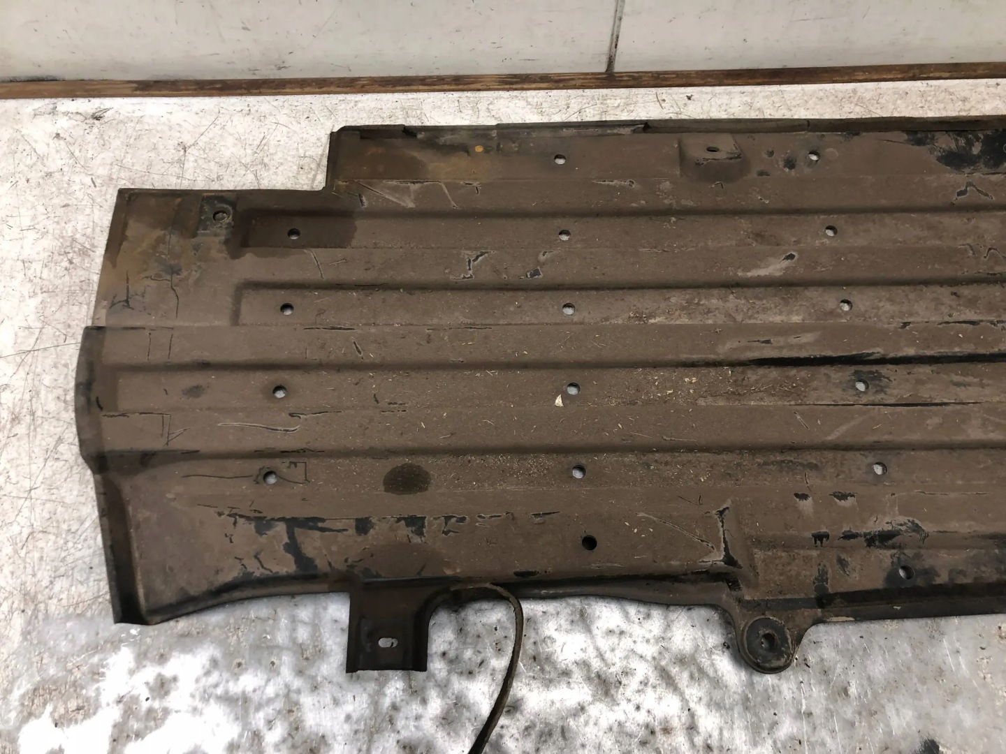 cover chassis left MAZDA 5 C235-56371