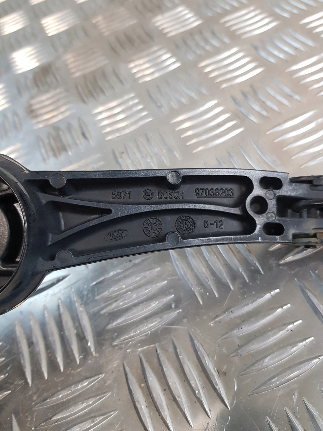 FORD FOCUS MK3 KOMBI 16R- wiper arm left front BM5117526AC