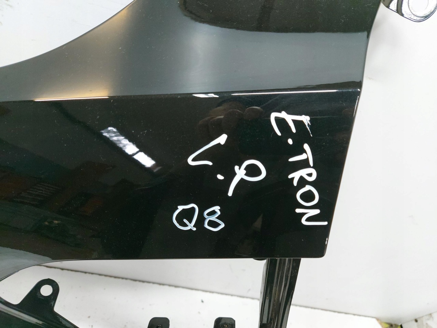 AUDI E-TRON Q8 fender front left E-TRONQ8Blotnikprzodlewy