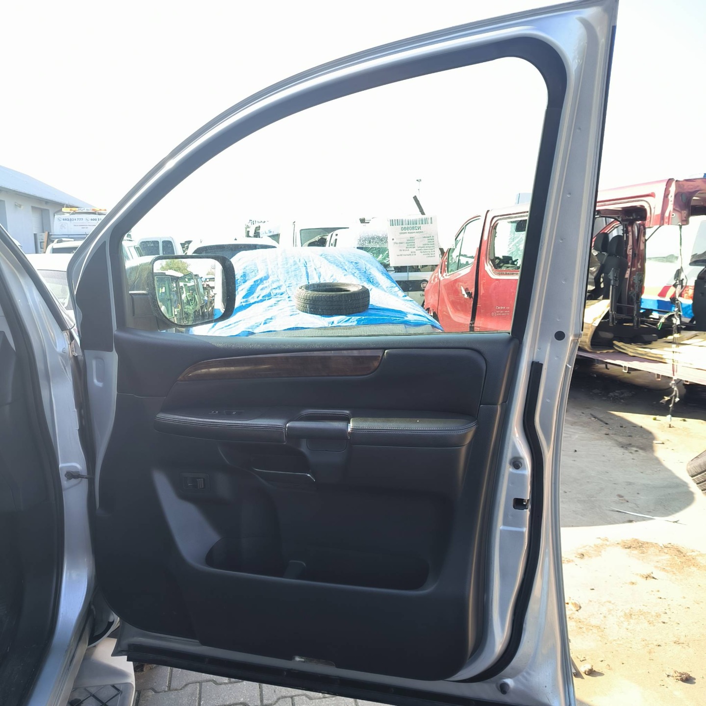 door right front K12 NISSAN ARMADA and TA60 LIFT