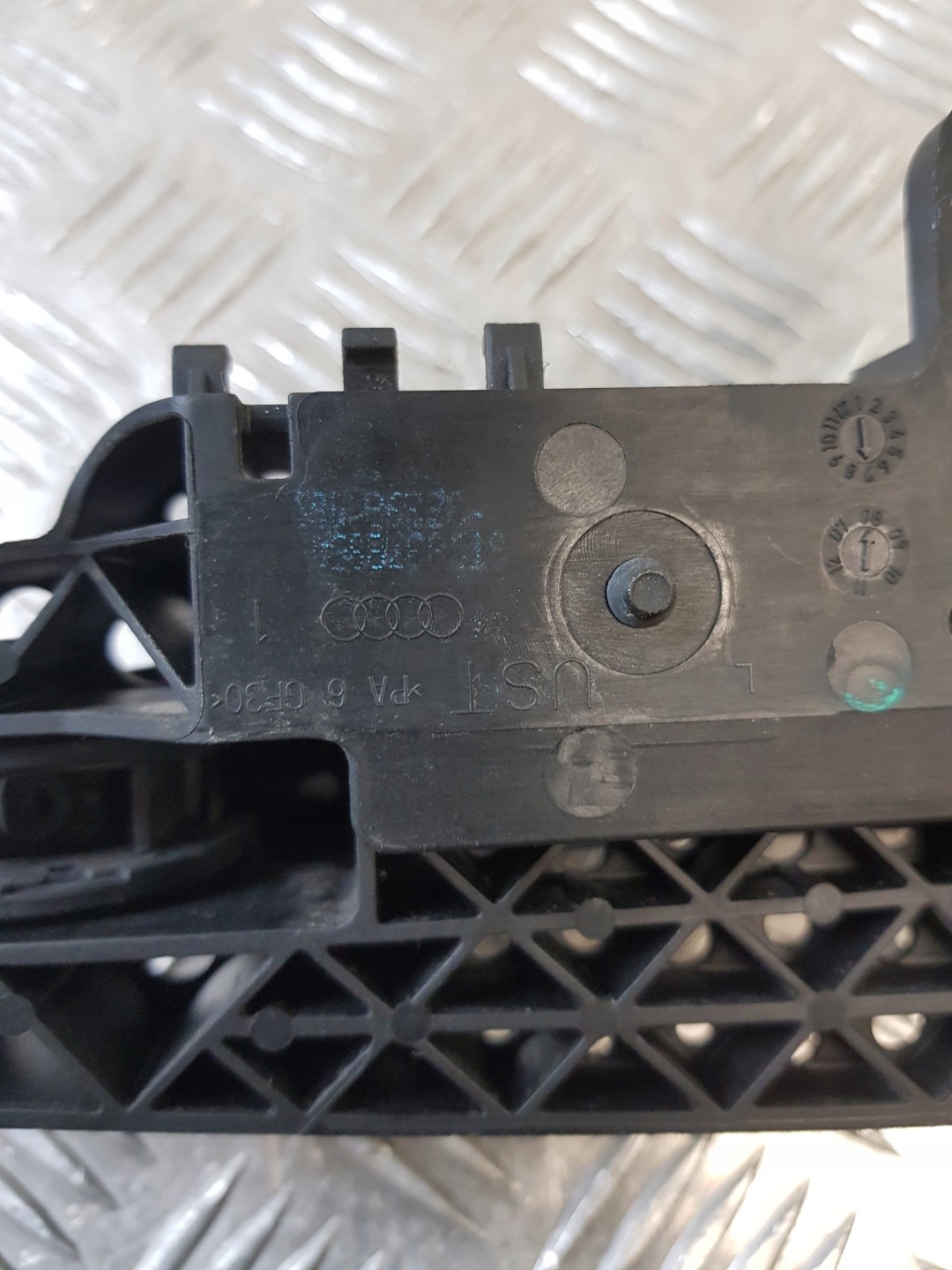 lock door left rear part 8PIN holder handles handle AUDI A4 B8