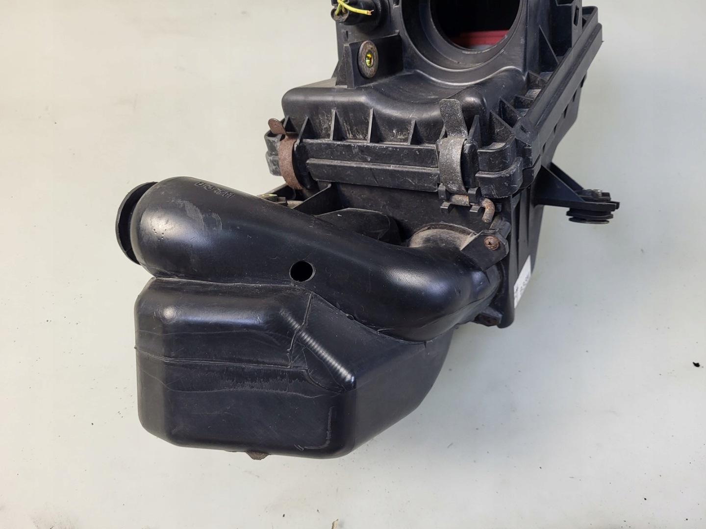 Gehäuse filter luft 1.3 b MAZDA DEMIO B33M