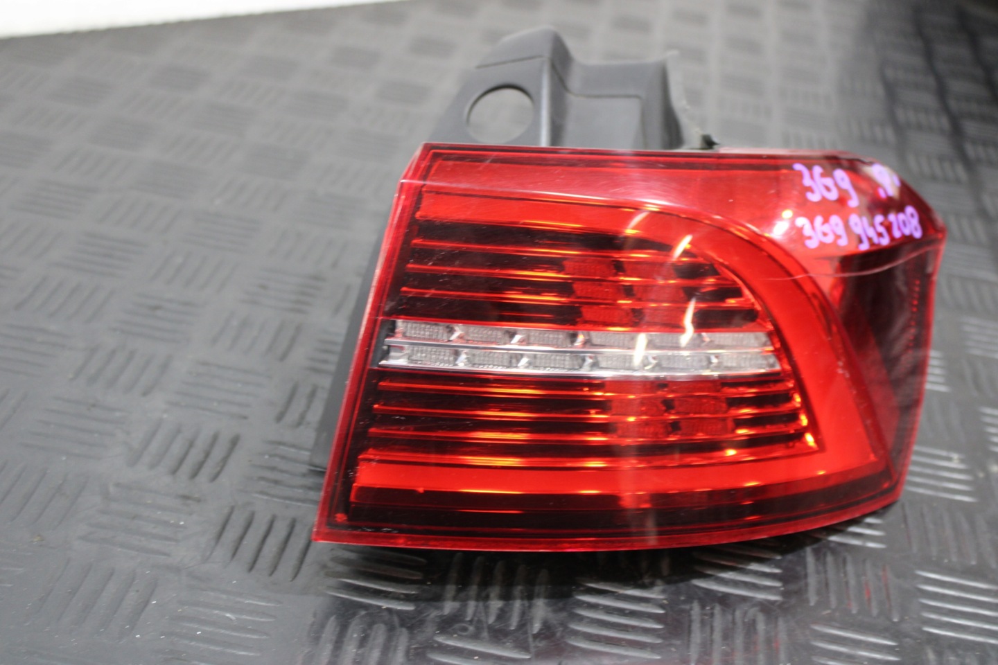 light right rear part 3G9945208 VW PASSAT B8 3G0 3G9