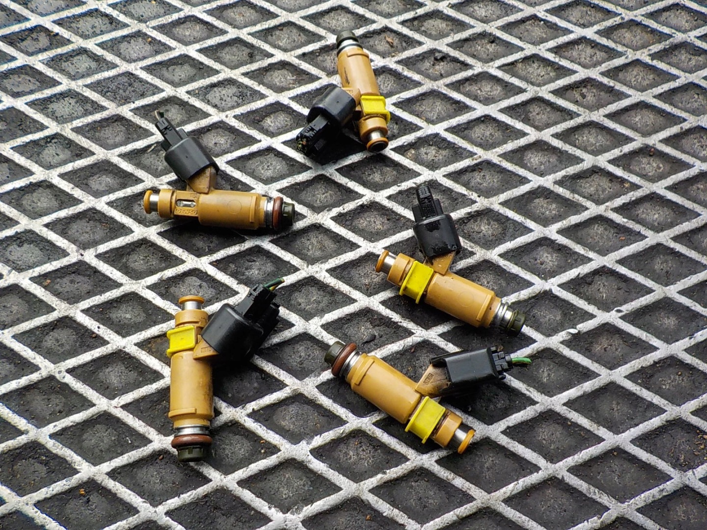 VOLVO V50 2.4 B ORG injector 8627815