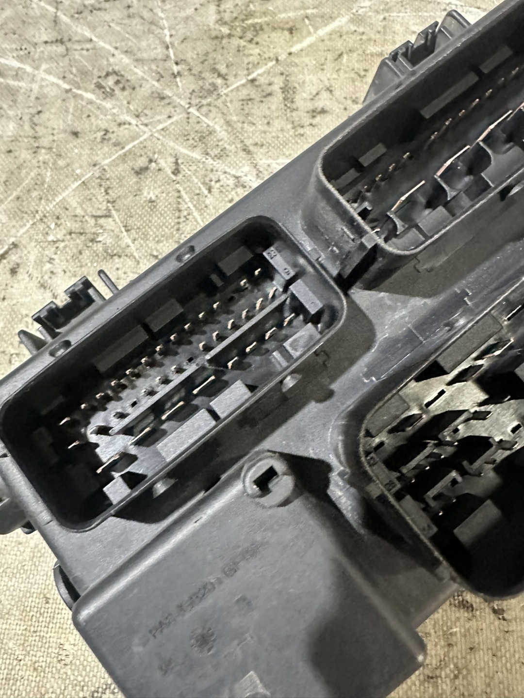 fuse box OPEL CORSA D 1.0B 13217392EF