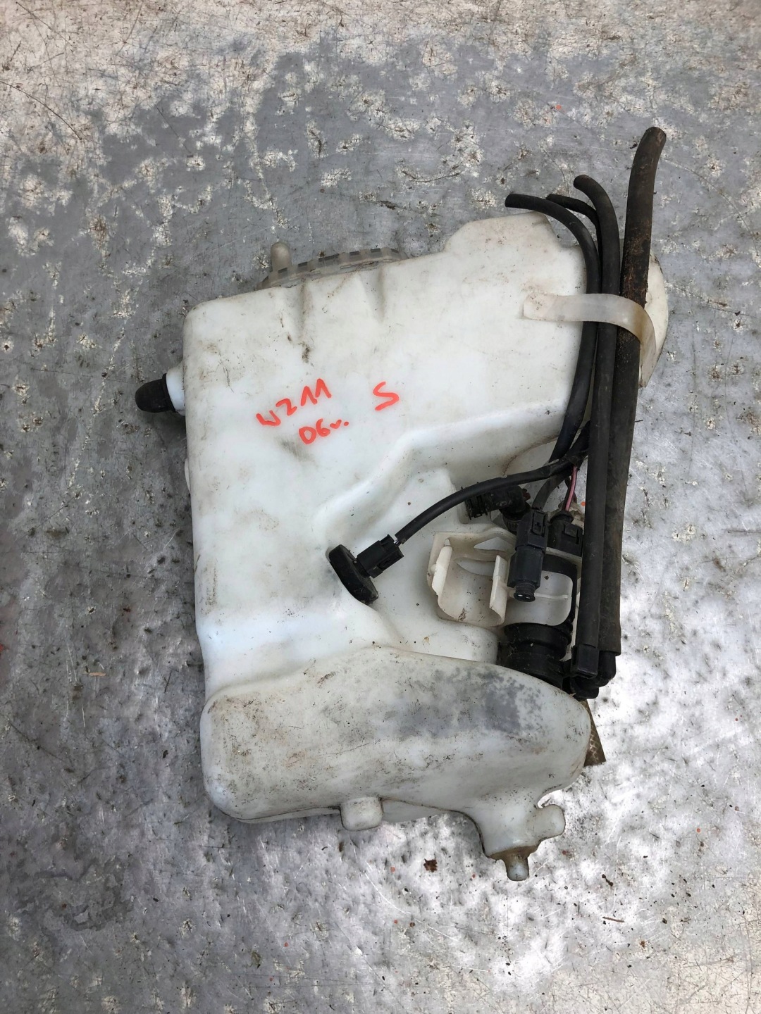 washer fluid tank MERCEDES W211 2118601460