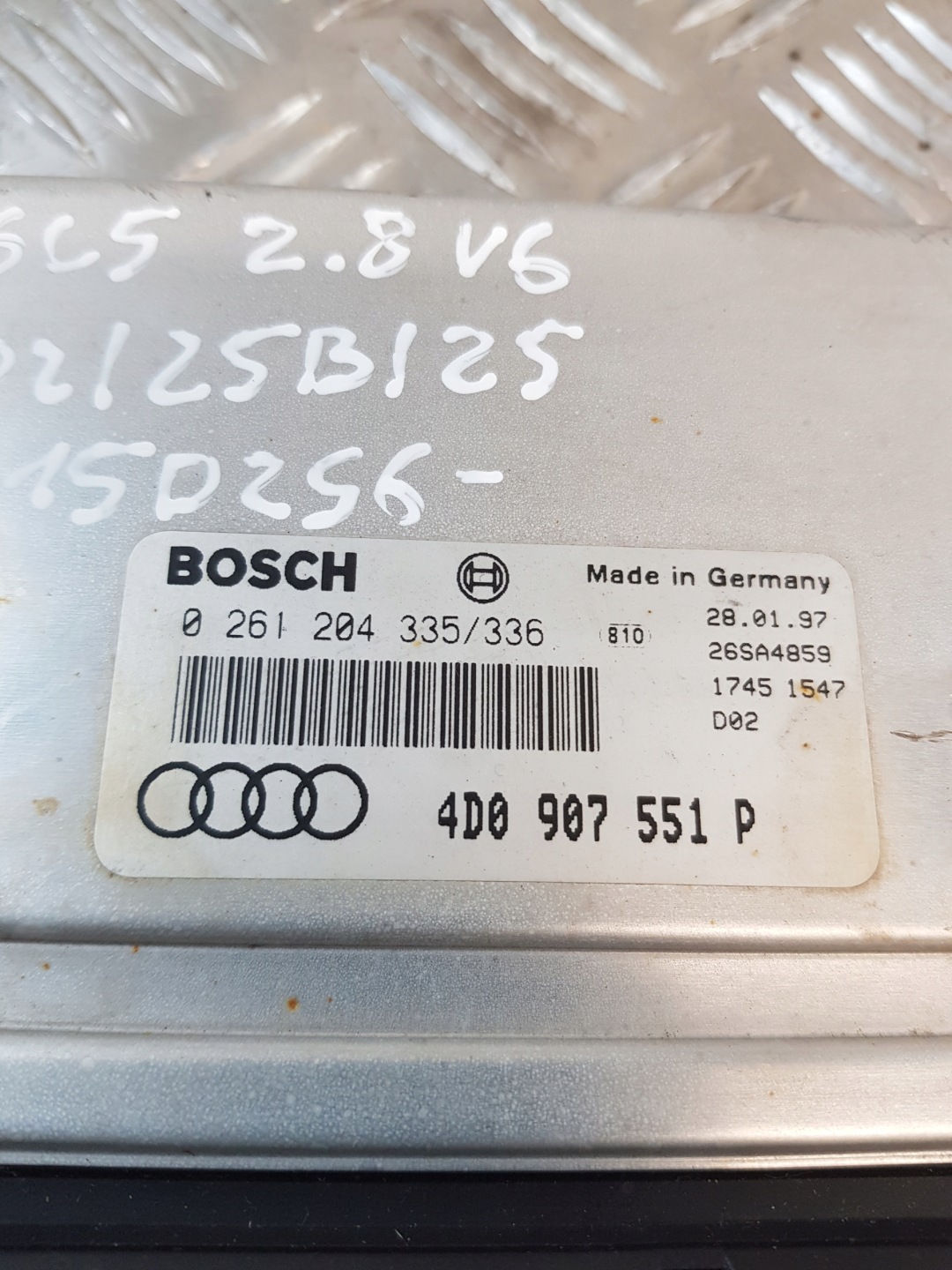 control unit of the engine AUDI A6 C5 2.8 V6 4D0907551P