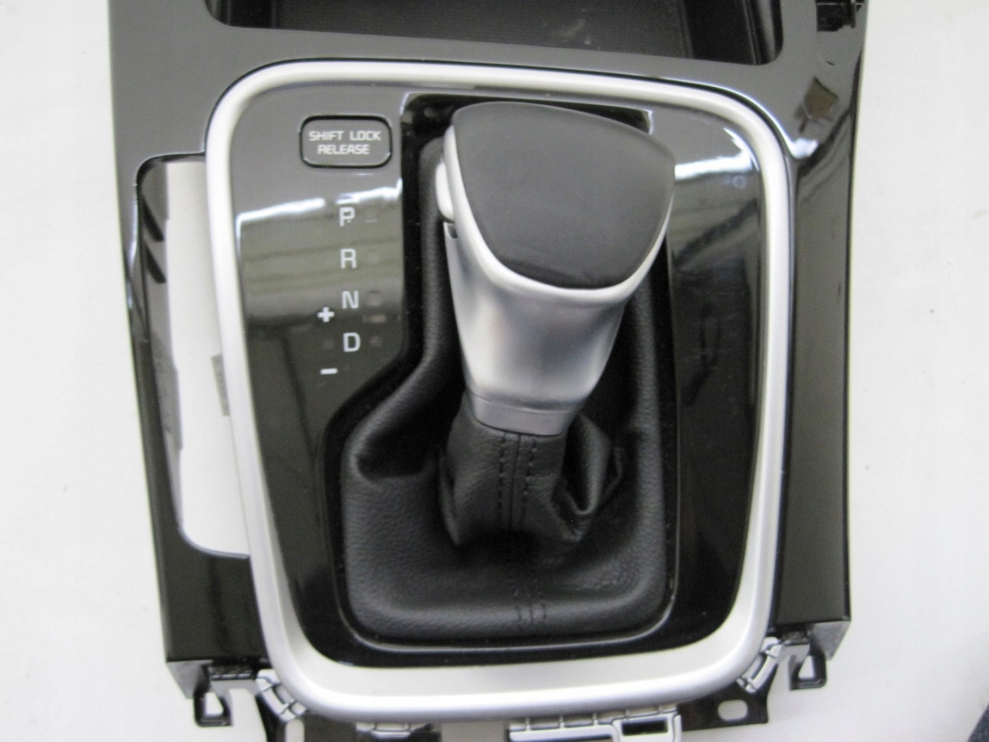 frame TUNELU knob KIA X CEED 84631-17600