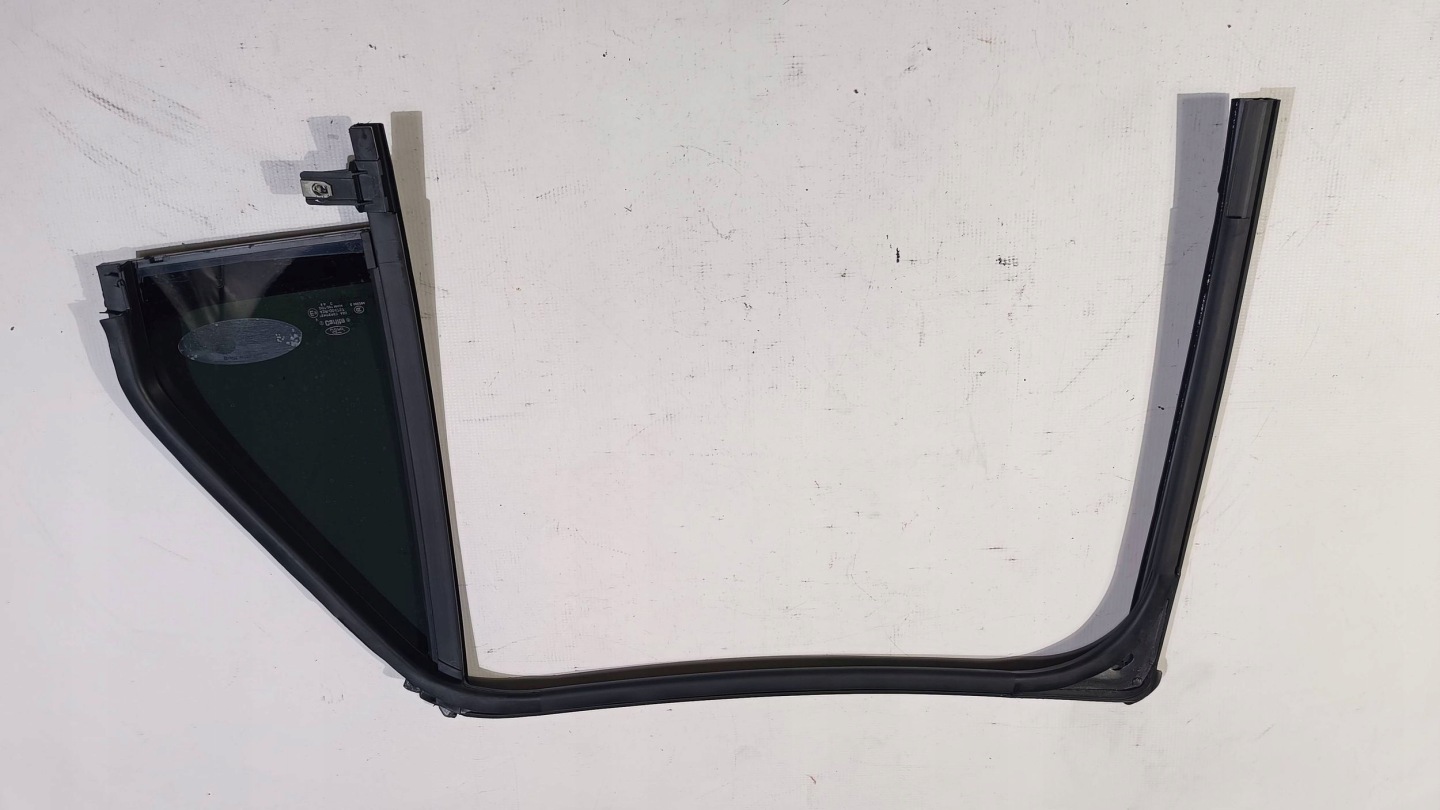 window side trojkat door tylnych rear part right side Ford Explorer V 2016