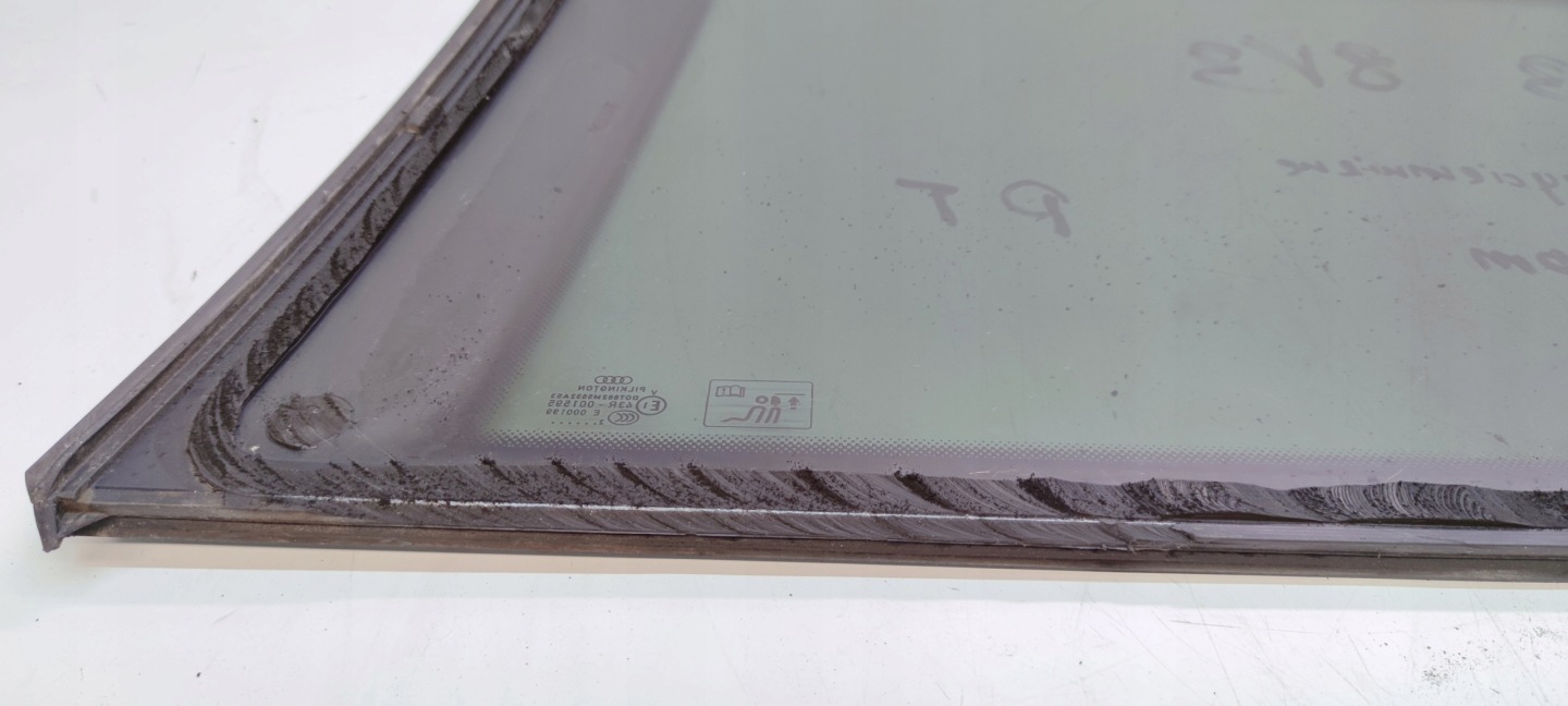 window bodywork right rear part below LISTWE CHROM AUDI A3 8V3 3 door 2012R
