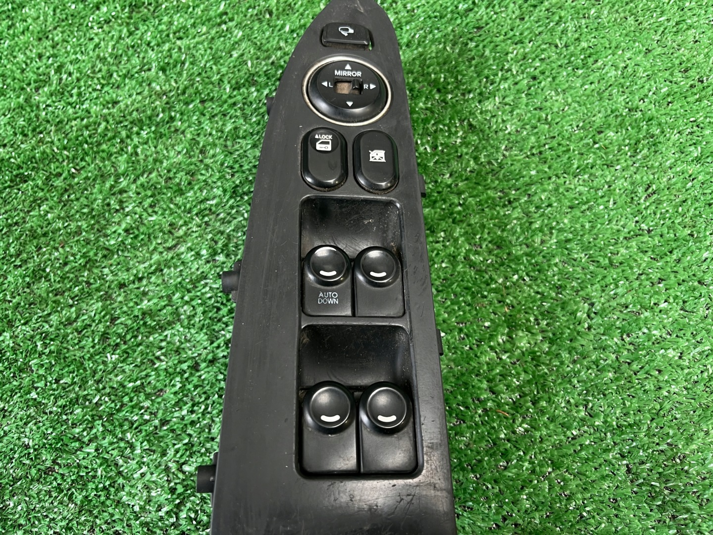 control panel of the window driver´s HYUNDAI I30 93570-2L010