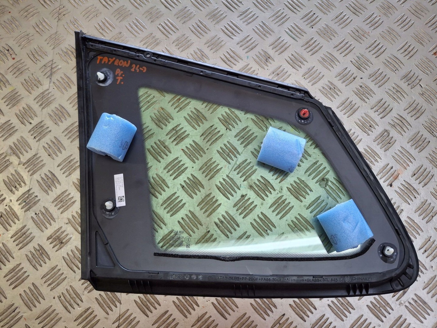 window bodywork rear right VW TAYRON 2024R->