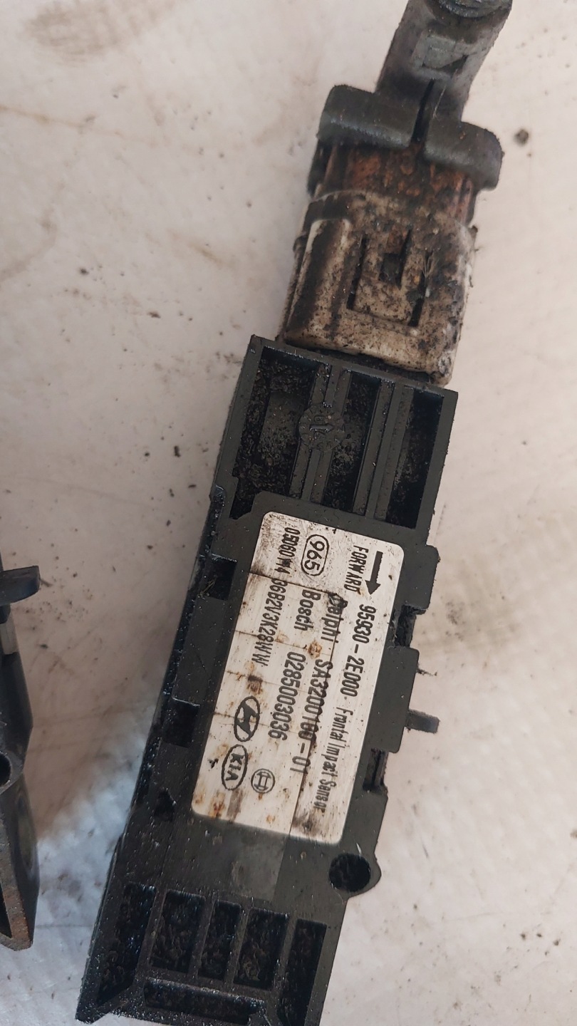 Hyundai KIA OE 95930-2E000 0285003061 impact sensor
