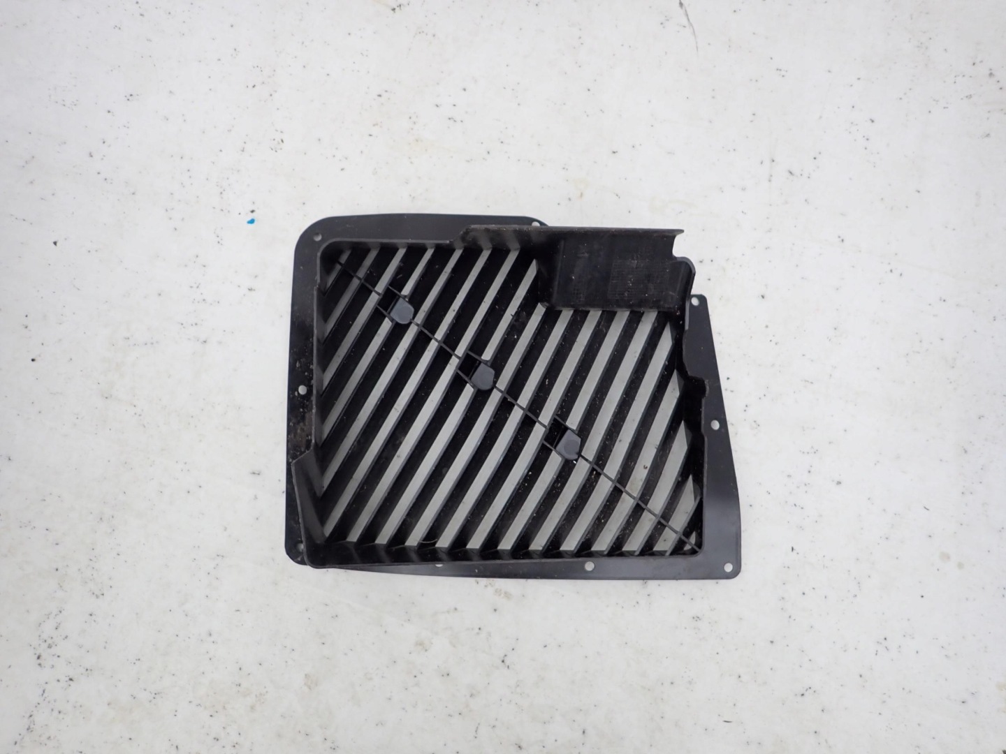 BMW X6 E71 intake grid NADKOLA right 51747169418
