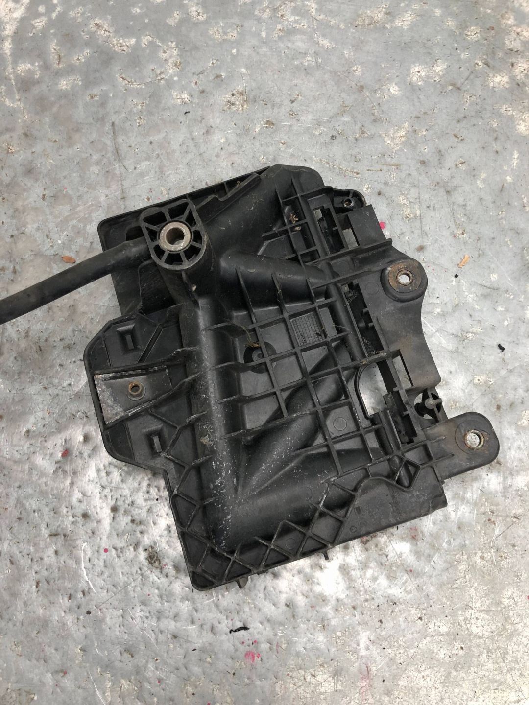 držač akumulatora VW POLO IV 6Q0915331D