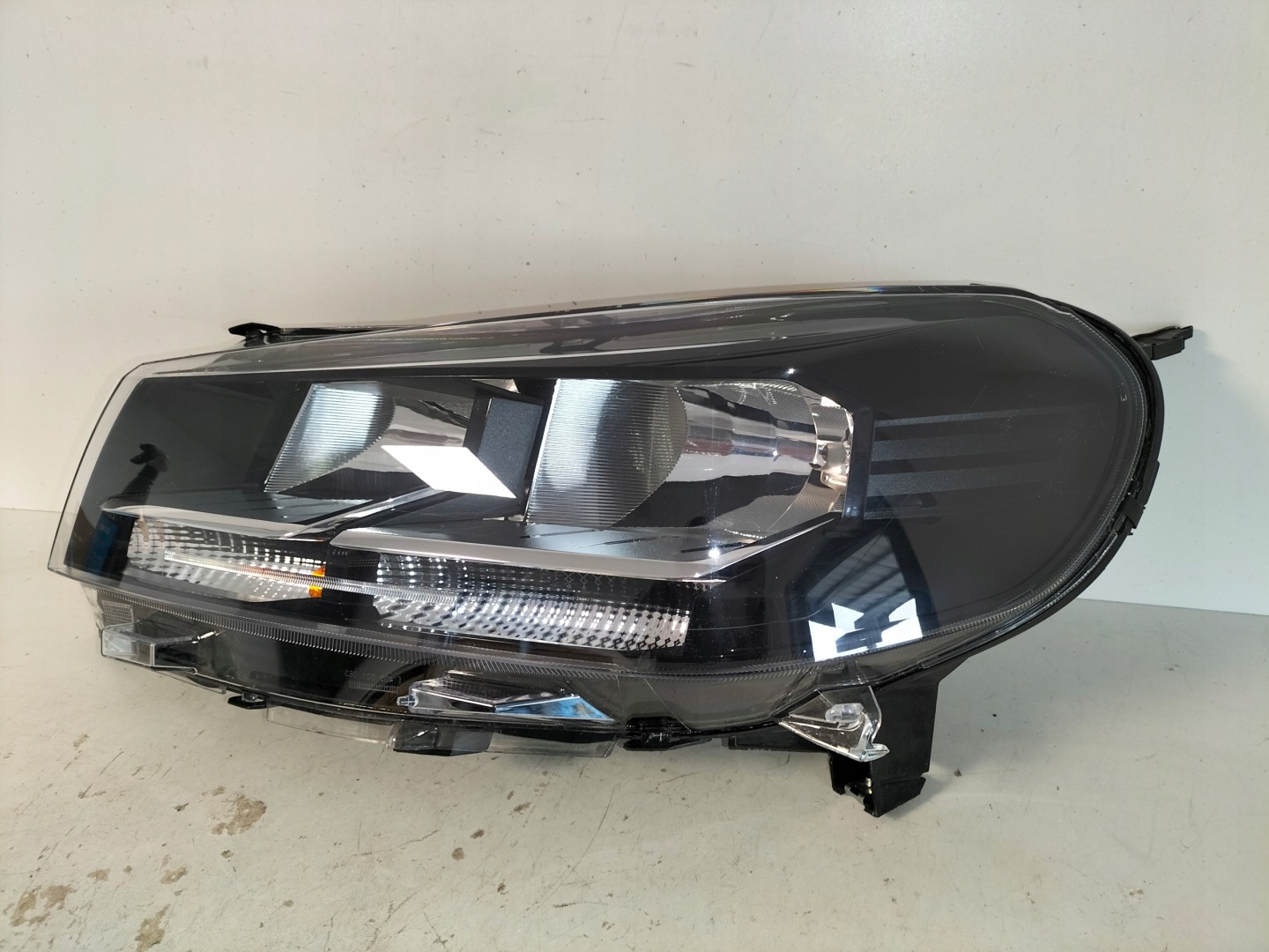 light front reflektor left EXPERT IV 24- JUMPY IV 24- VIVARO C LIFT 24