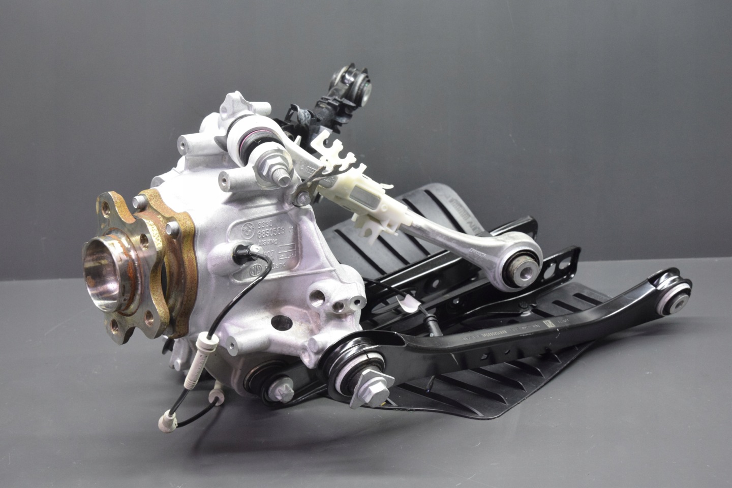 swing left arm rear part BMW 8 G14 G15 320km