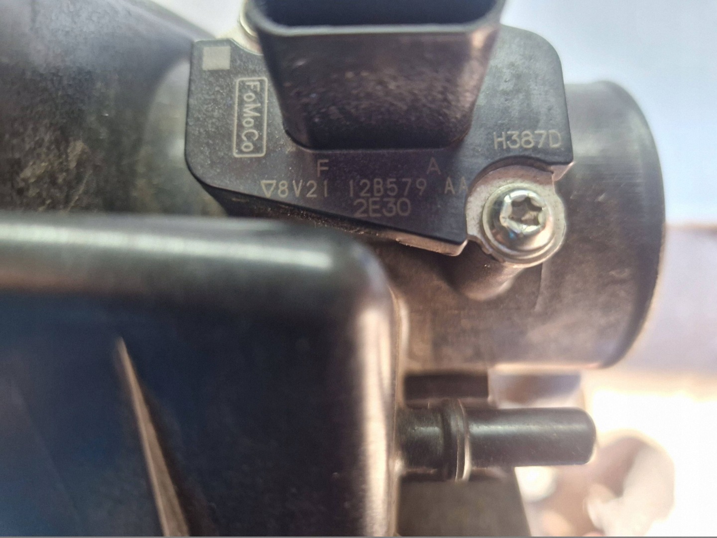 cover of a filter, air flow meter Ford B-MAX 1.6 TDCI 2012 AV219600AA