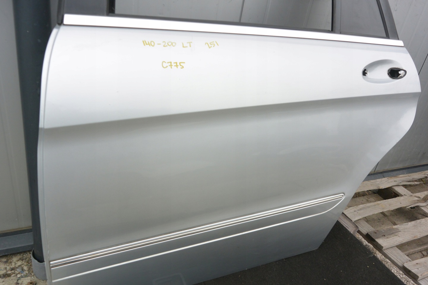 Tür links heck MERCEDES R-KLASA W251 LONG C775