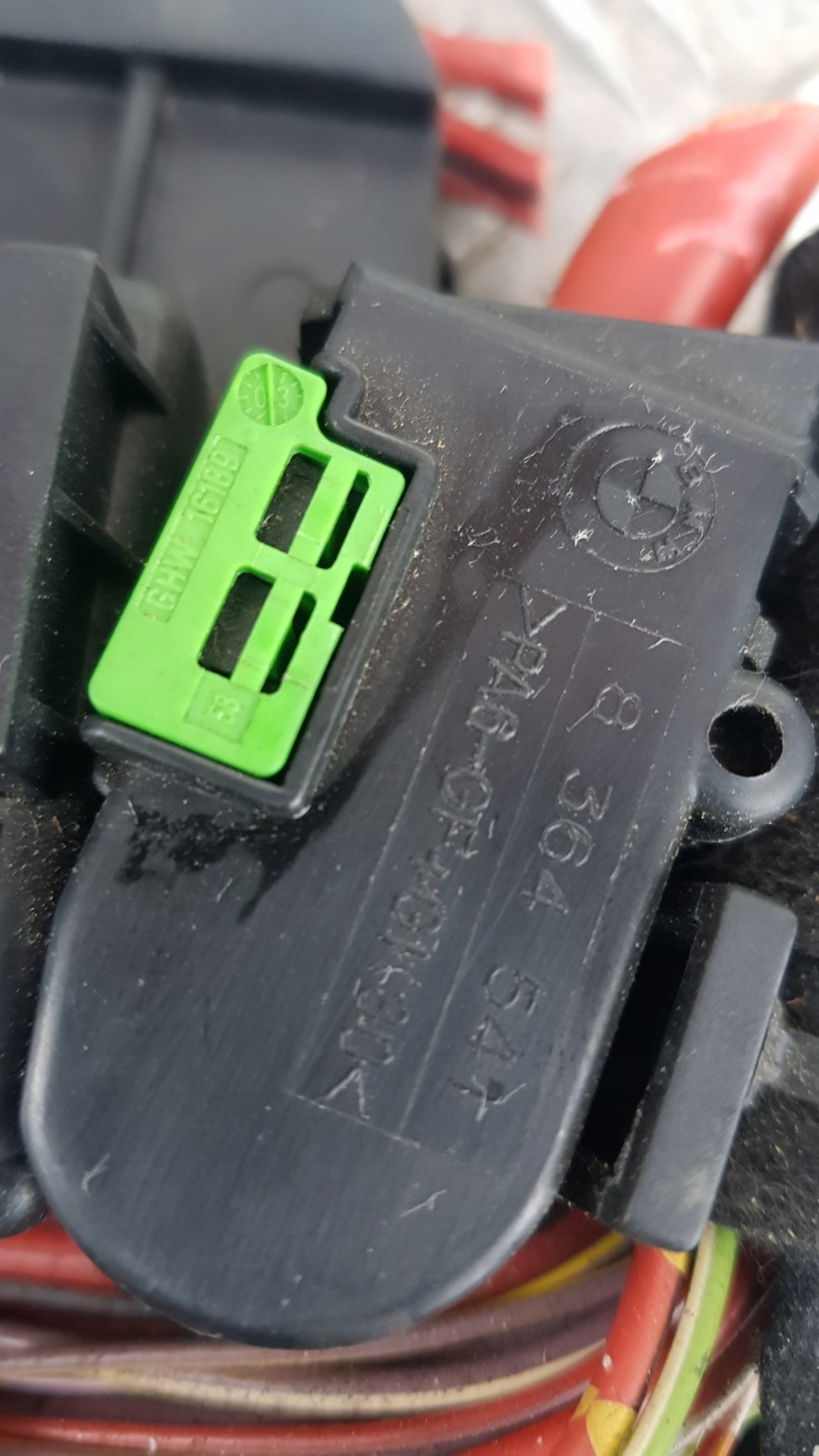 BMW E46 320I 2.2 Module fusibles 8364541