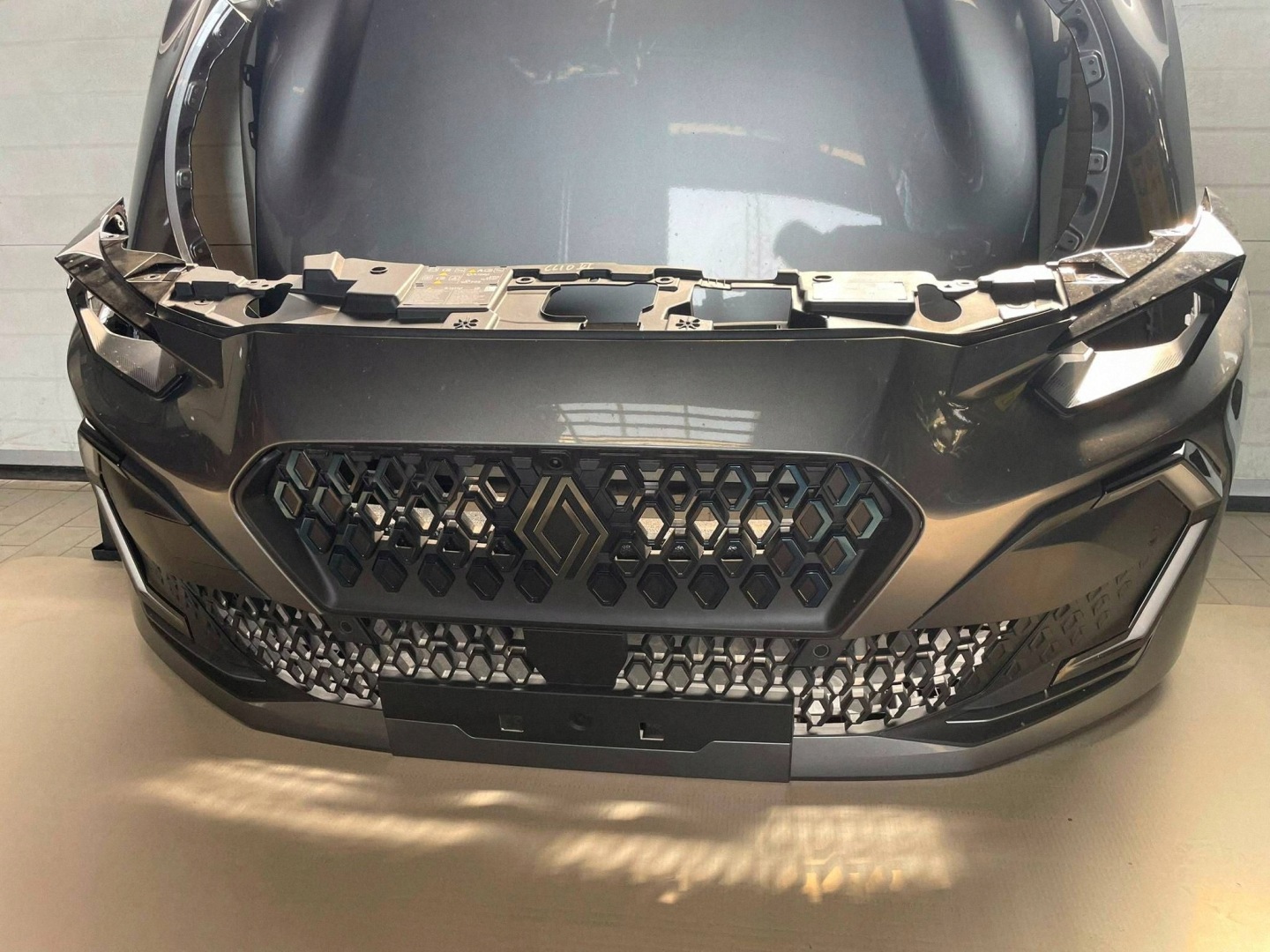 front complete bonnet bumper fender radiator lights Renault Clio VI TEKQG