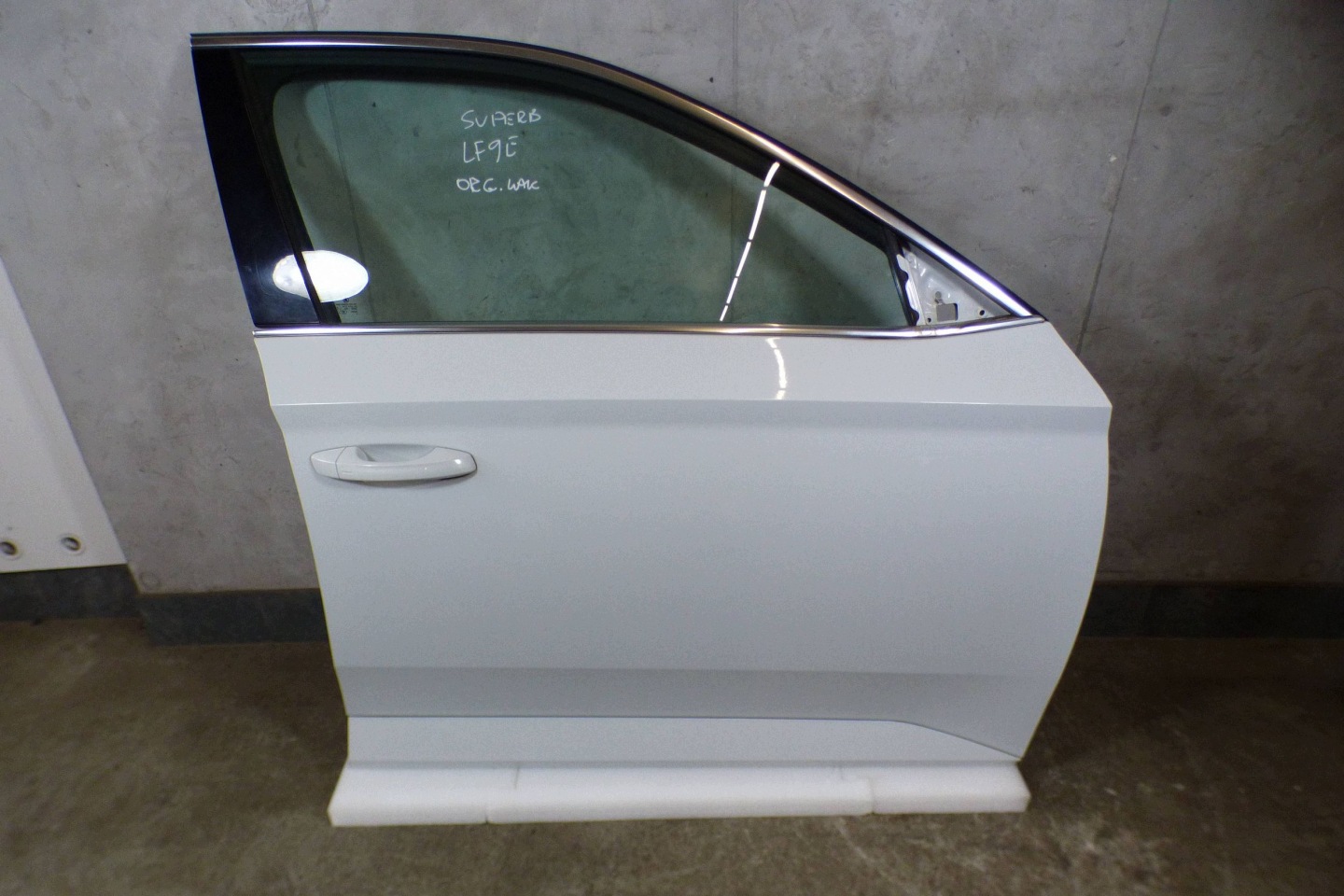 Skoda Superb III 3V 3V0 door right front st.BDB ORYG.LAKIER LF9E