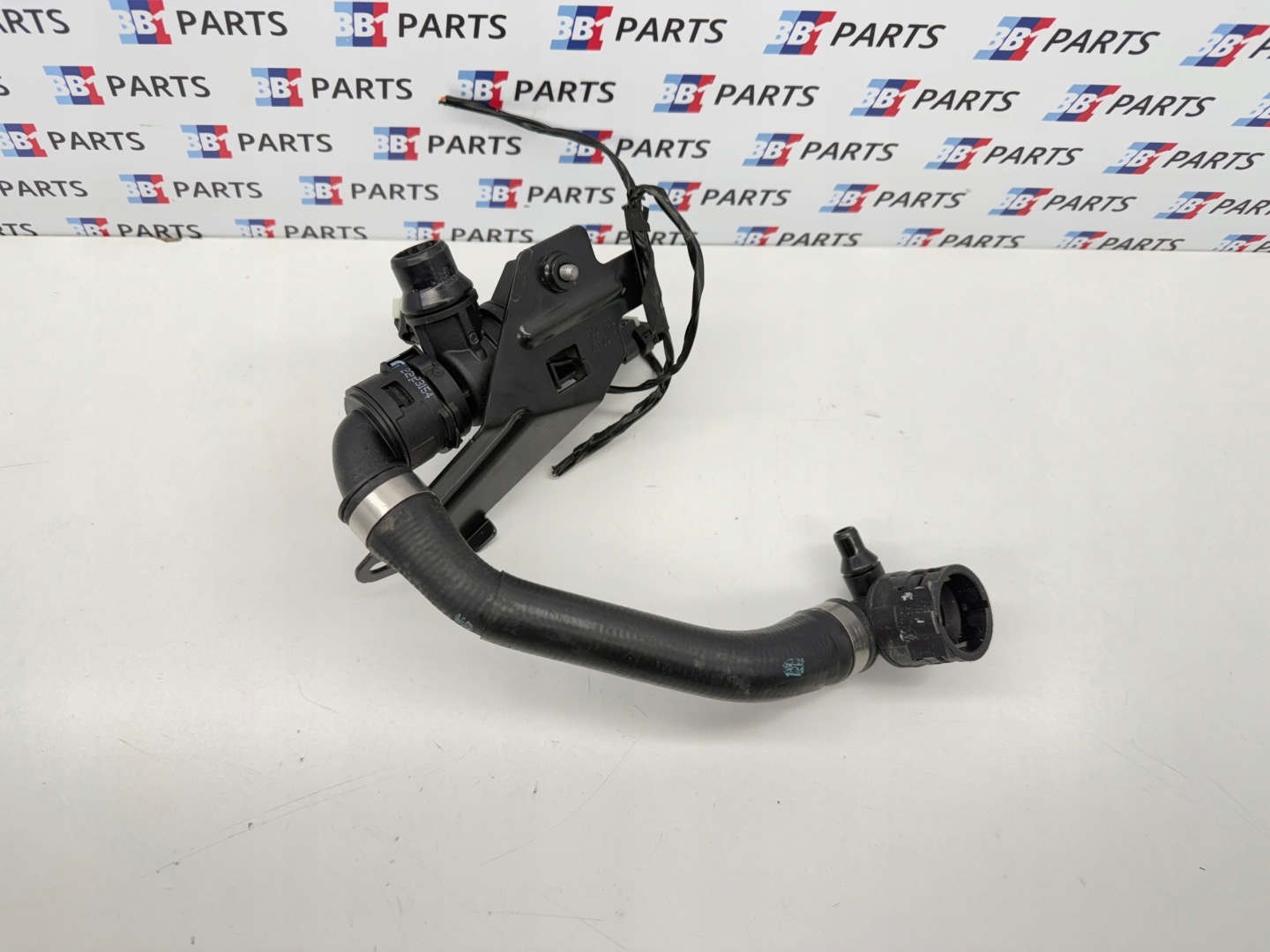 BMW I4 G26 crijevo prijenos vode ventil pumpa 5A37571 8475686