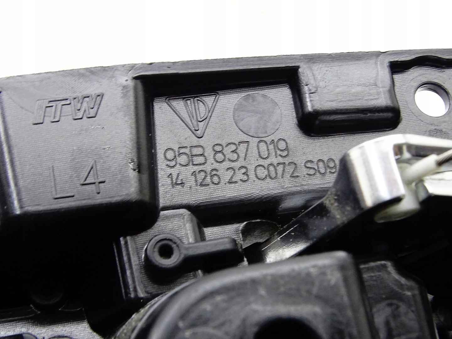 handle inner left front left front PORSCHE MACAN 95B 95B837019