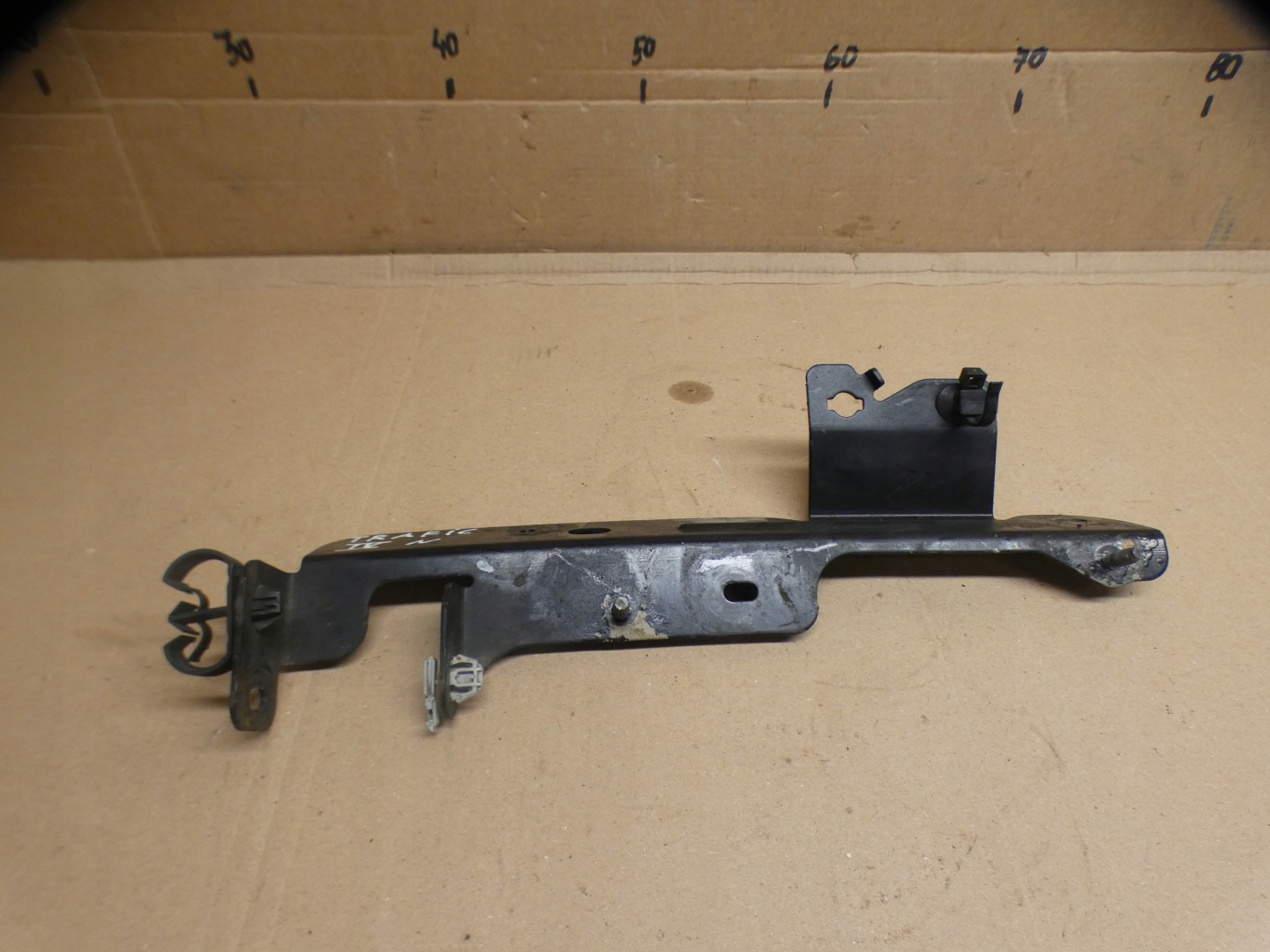 Support Poignée Support plaque RENAULT TRAFIC III 2.0 DCI 747642390R 23R