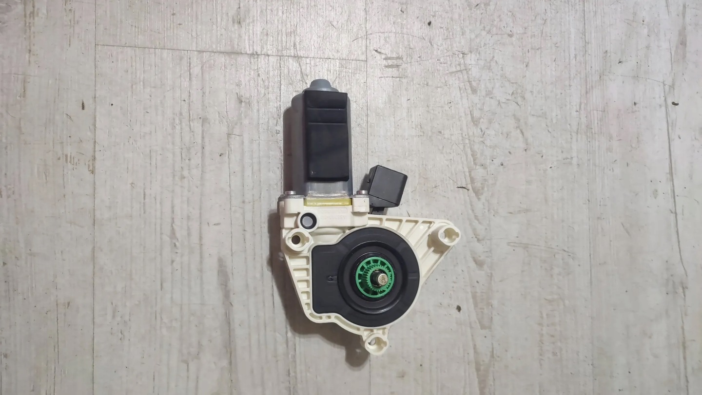 Mercedes-Benz CLA W117 14r. 2.2cdi front side left mini motor windows