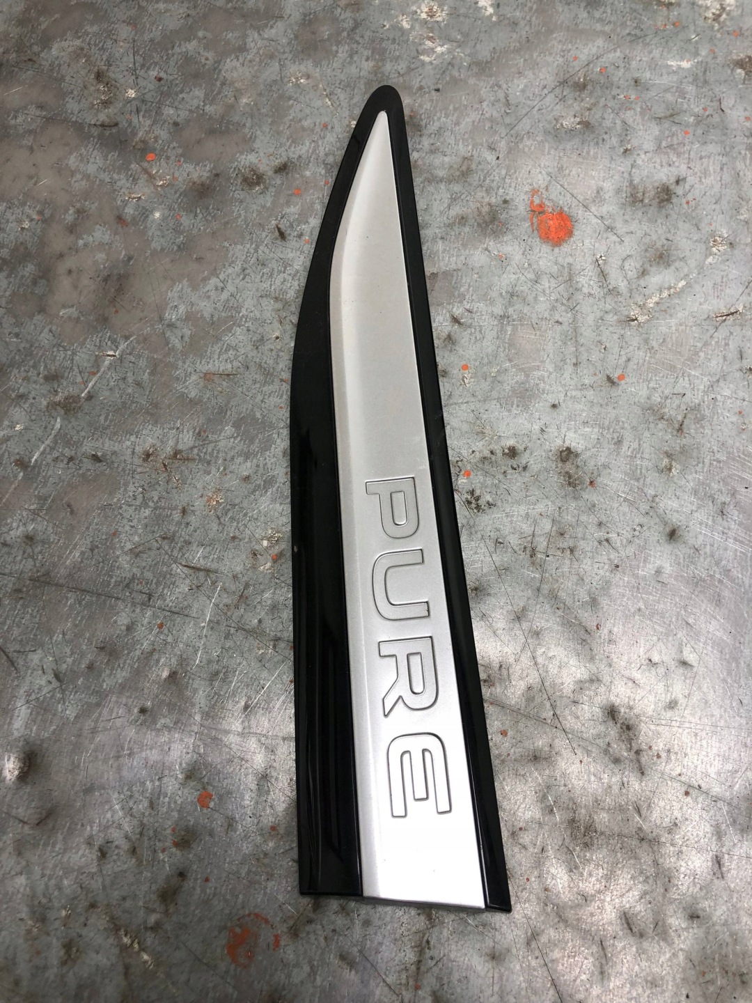 lišta DEKOR blatníku levý předek PURE VW ID4 ID.4 11A853689