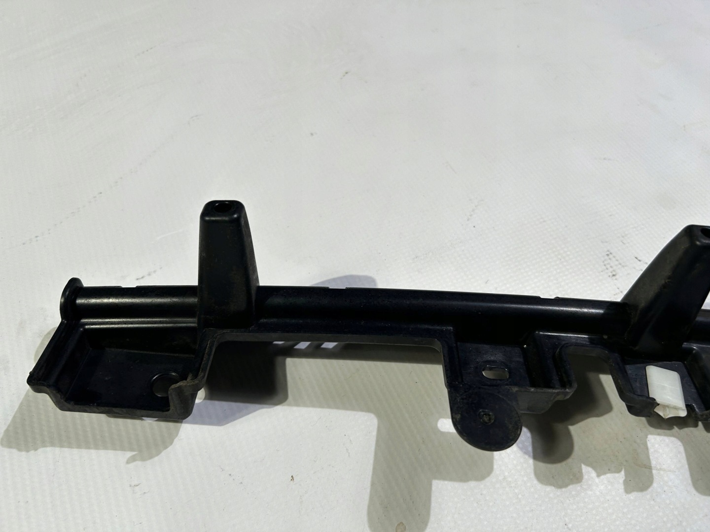 support poignée étrier central pare choc arrière arrière Ford Mustang 2015