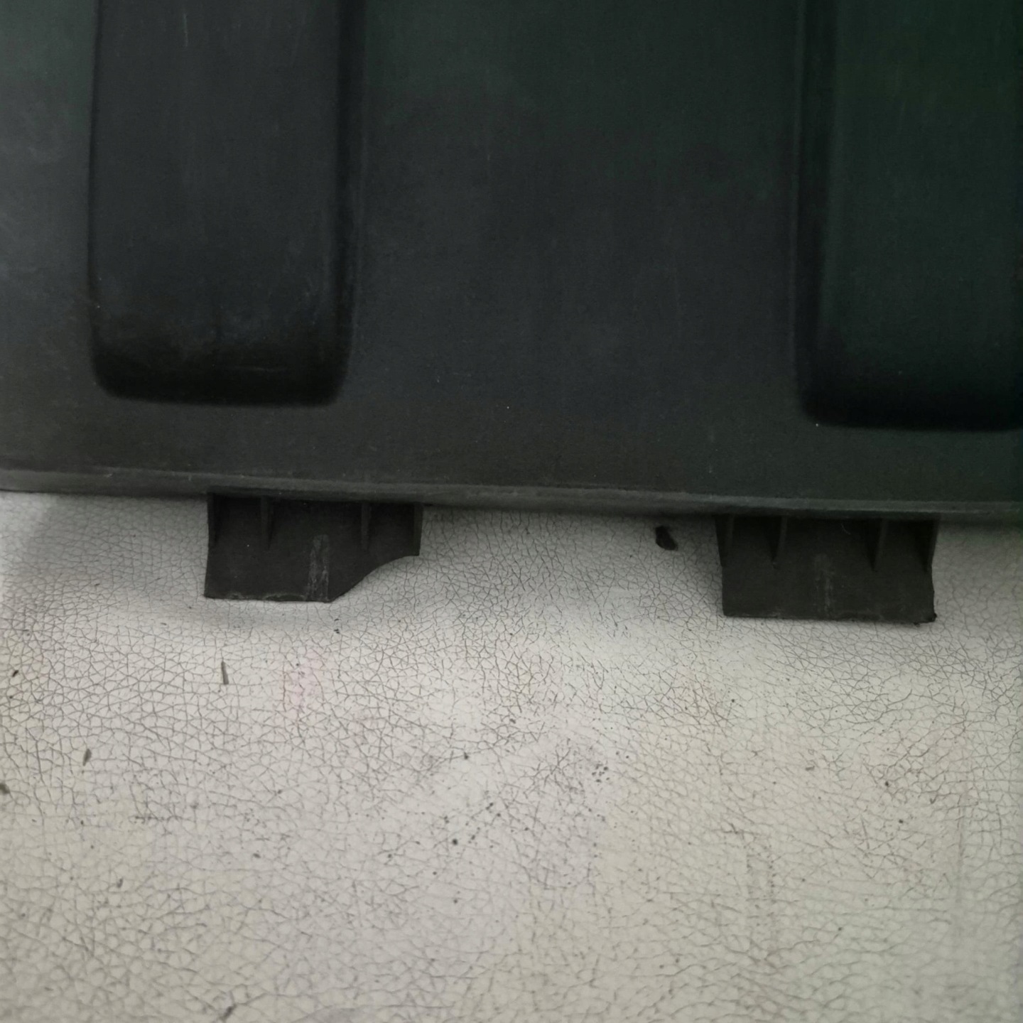 AUDI Q7 a 1 4L 05-09 kryt příčka GORA stěny