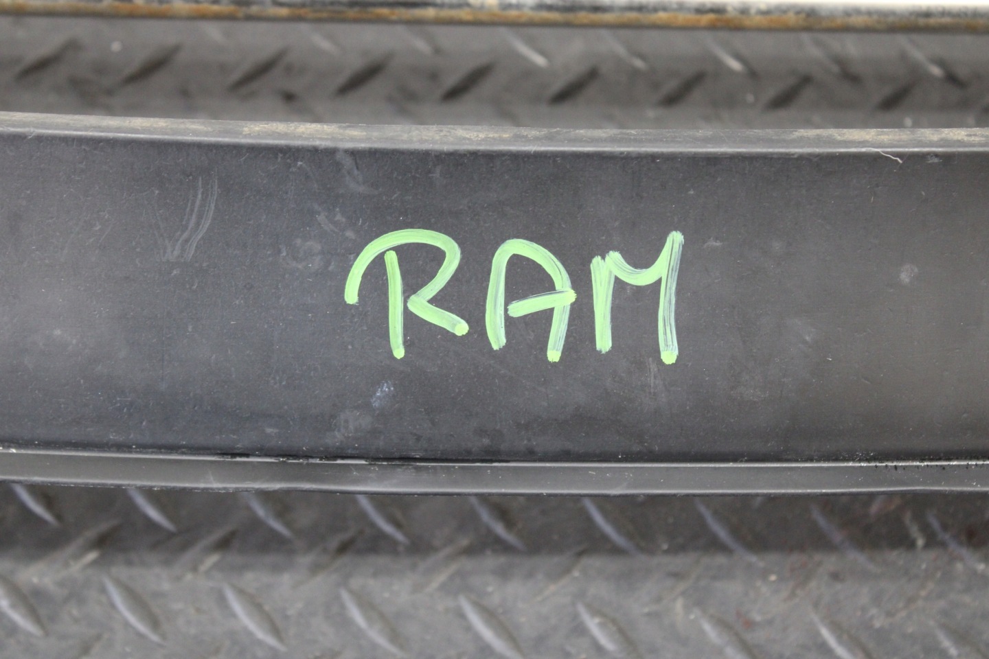Aileron Avant DODGE RAM V 5