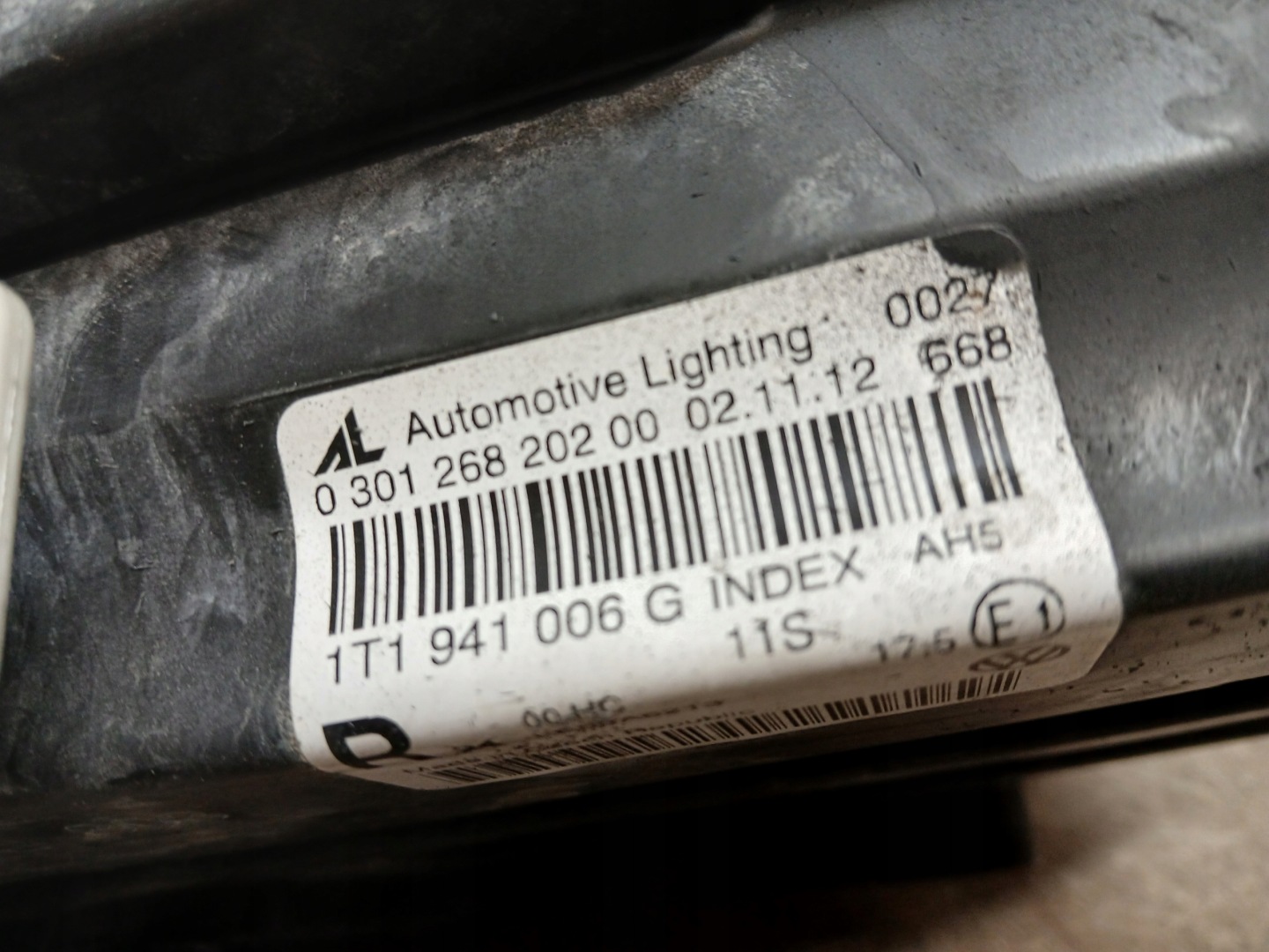 light front right VW TOURAN 1T0 10-15 1T0941006G