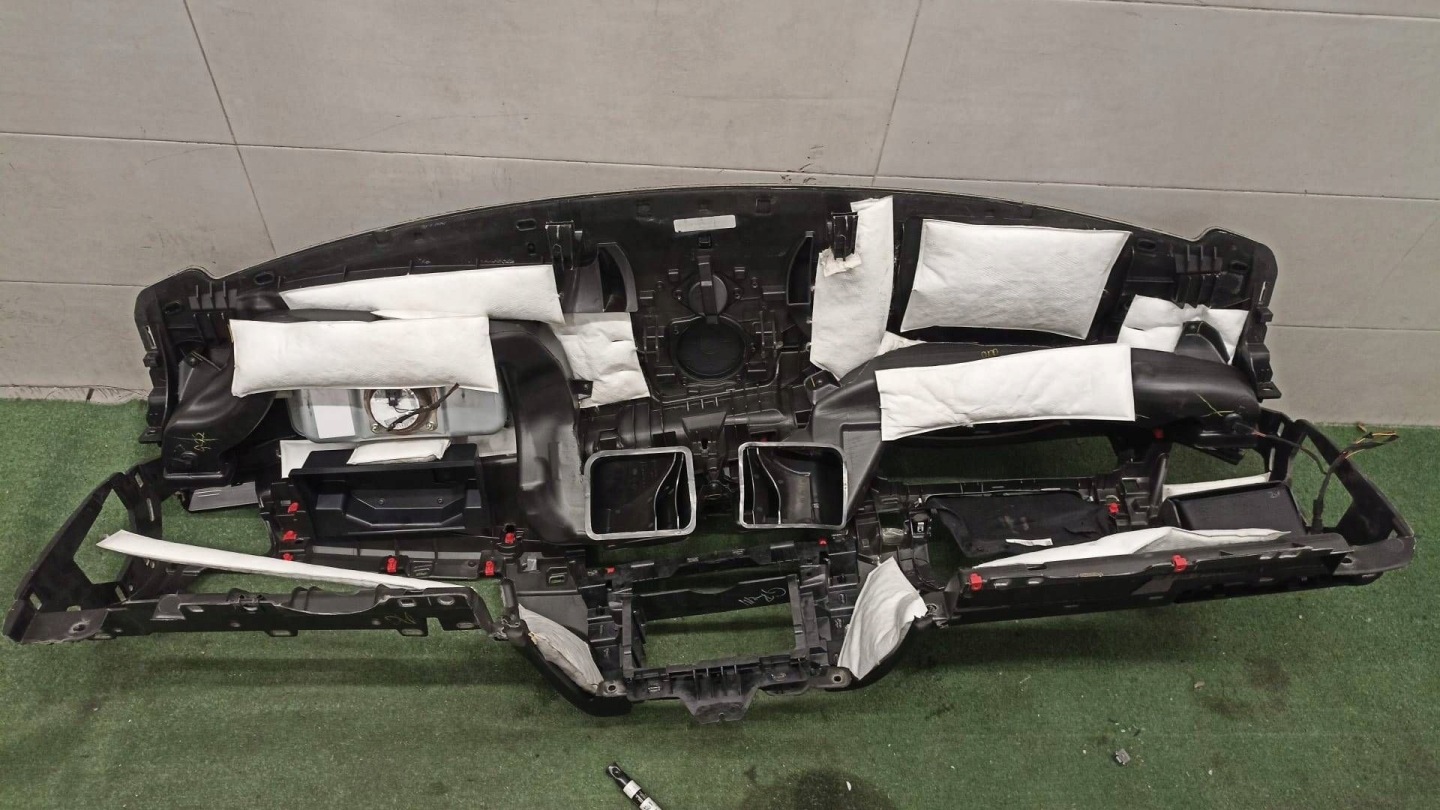 BMW X5 F15 console dashboard tension belts airbag