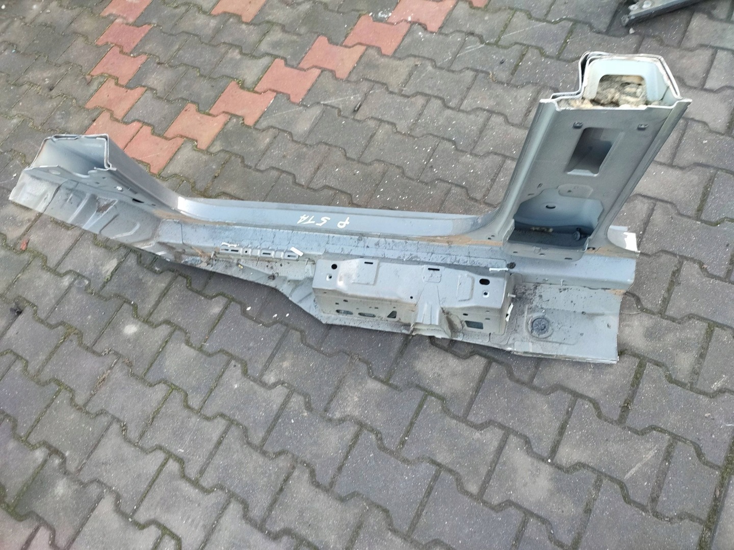 Volkswagen Touran III 2020 right side threshold pillar