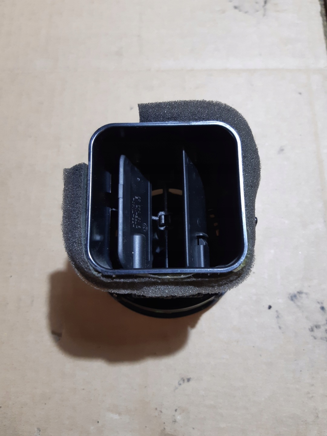 AUDI A3 8V rács szellőző táblák 8V0820901