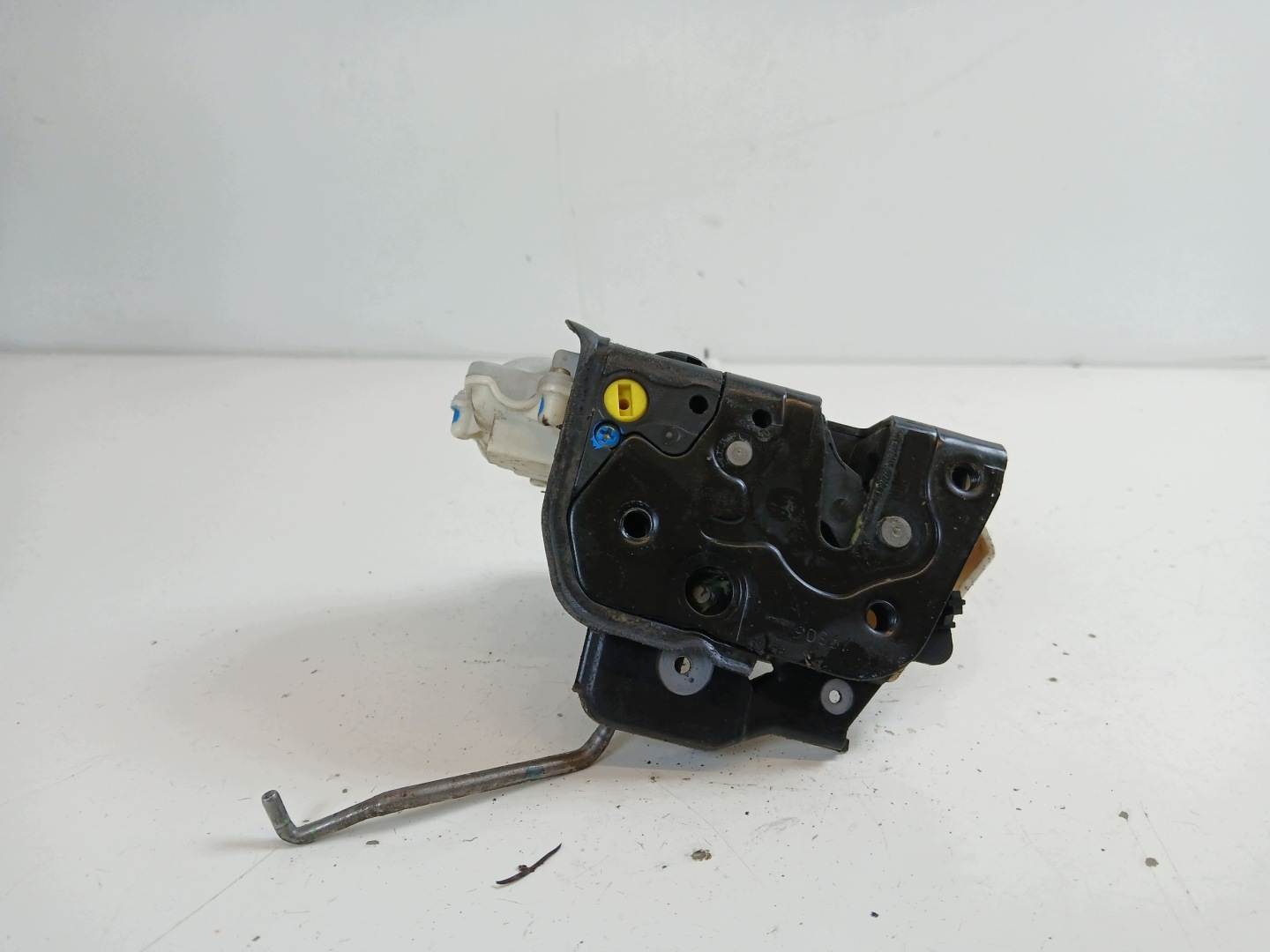 AUDI A4 B7 lock door left rear part