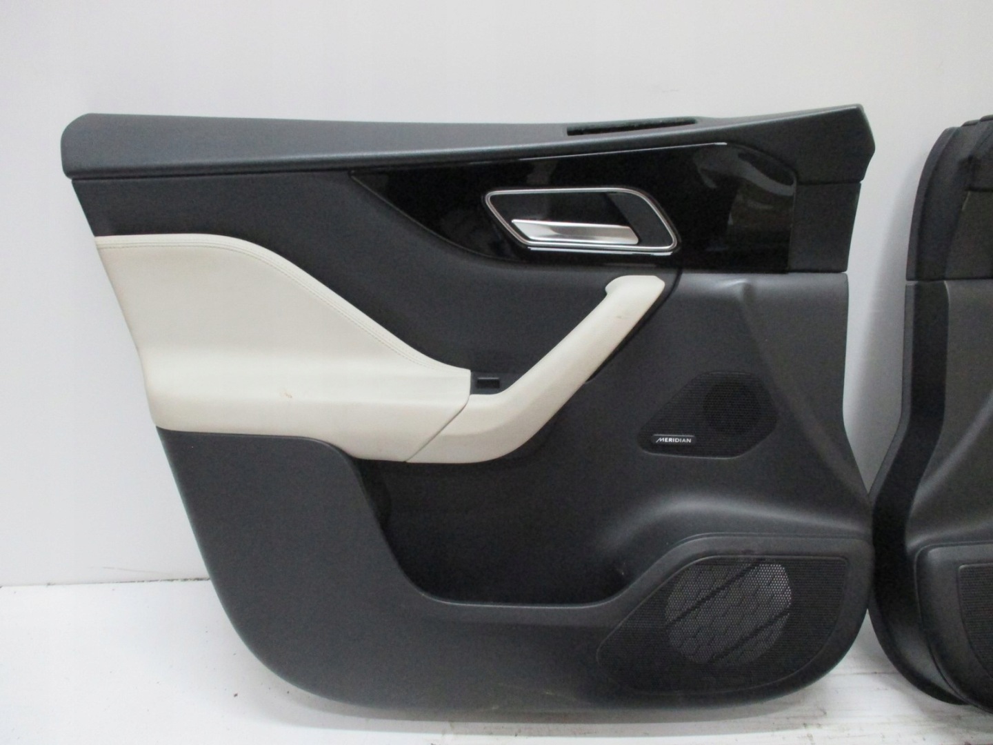 upholstery door right rear. JAGUAR F PACE