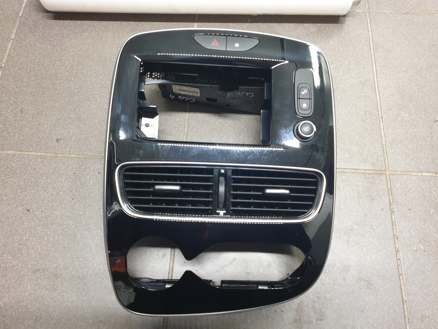 PANEL RADIA grid console RENAULT CLIO 4 IV 2016- 682608437R