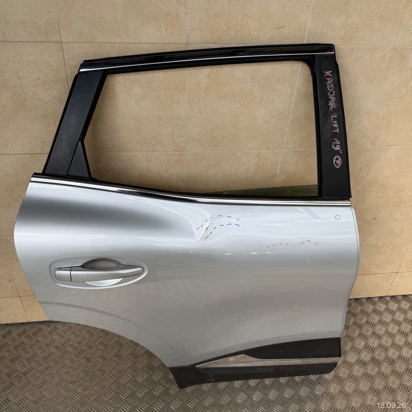 door complete rear. right RENAULT KADJAR LIFT 2019 ROK damaged
