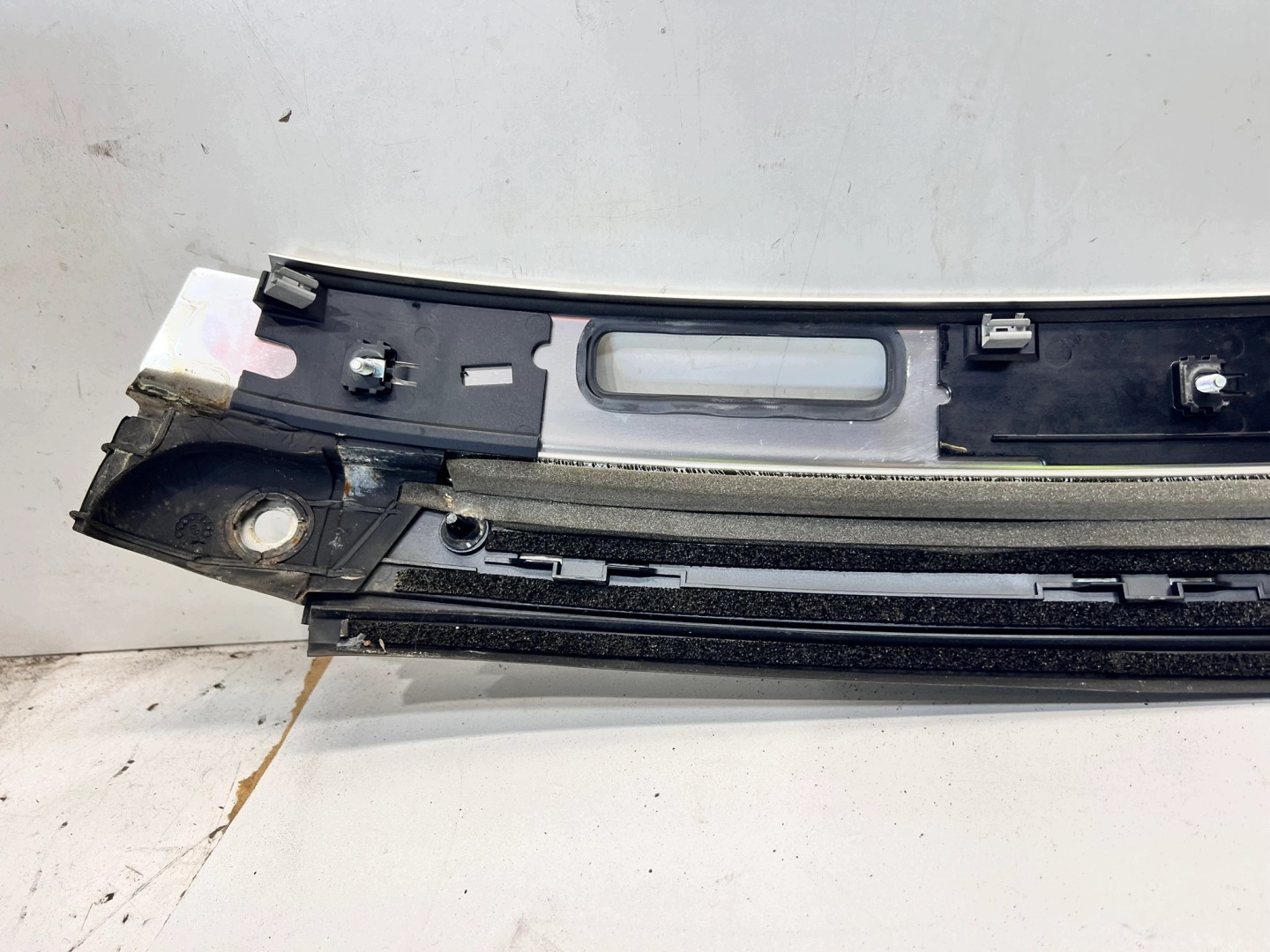 lišta CHROM okna čelního pravá AUDI A5 8F CABRIO 8F0853829B
