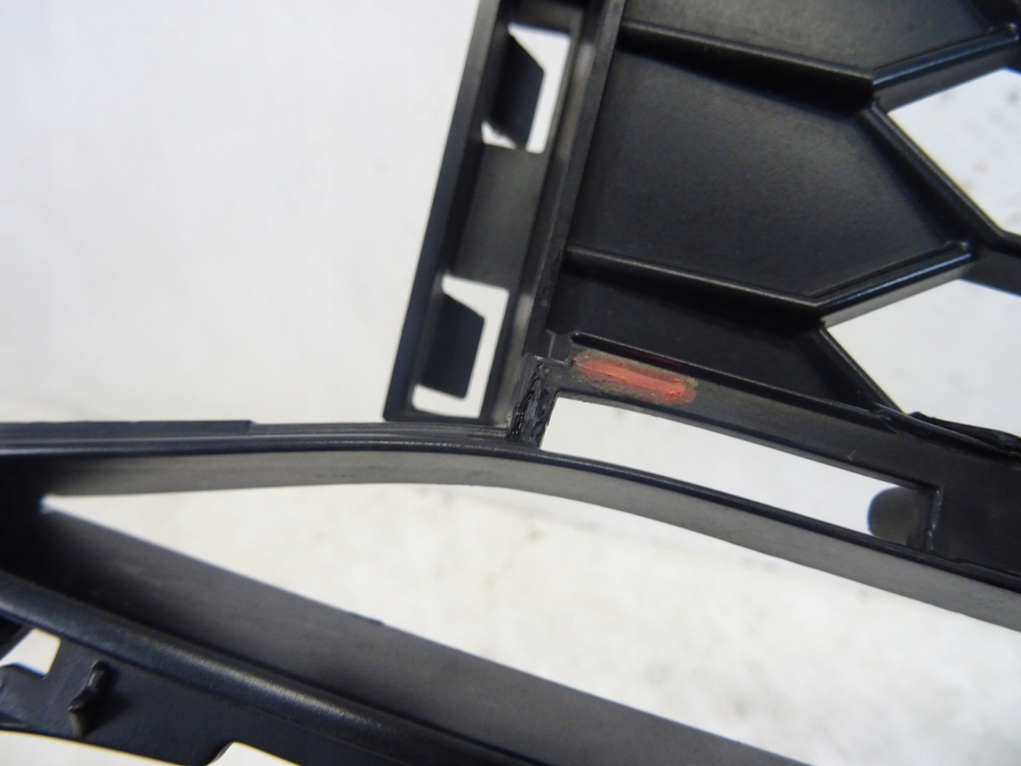grid of a bumper front front central AUDI Q2 81A S-LINE 81A807647A