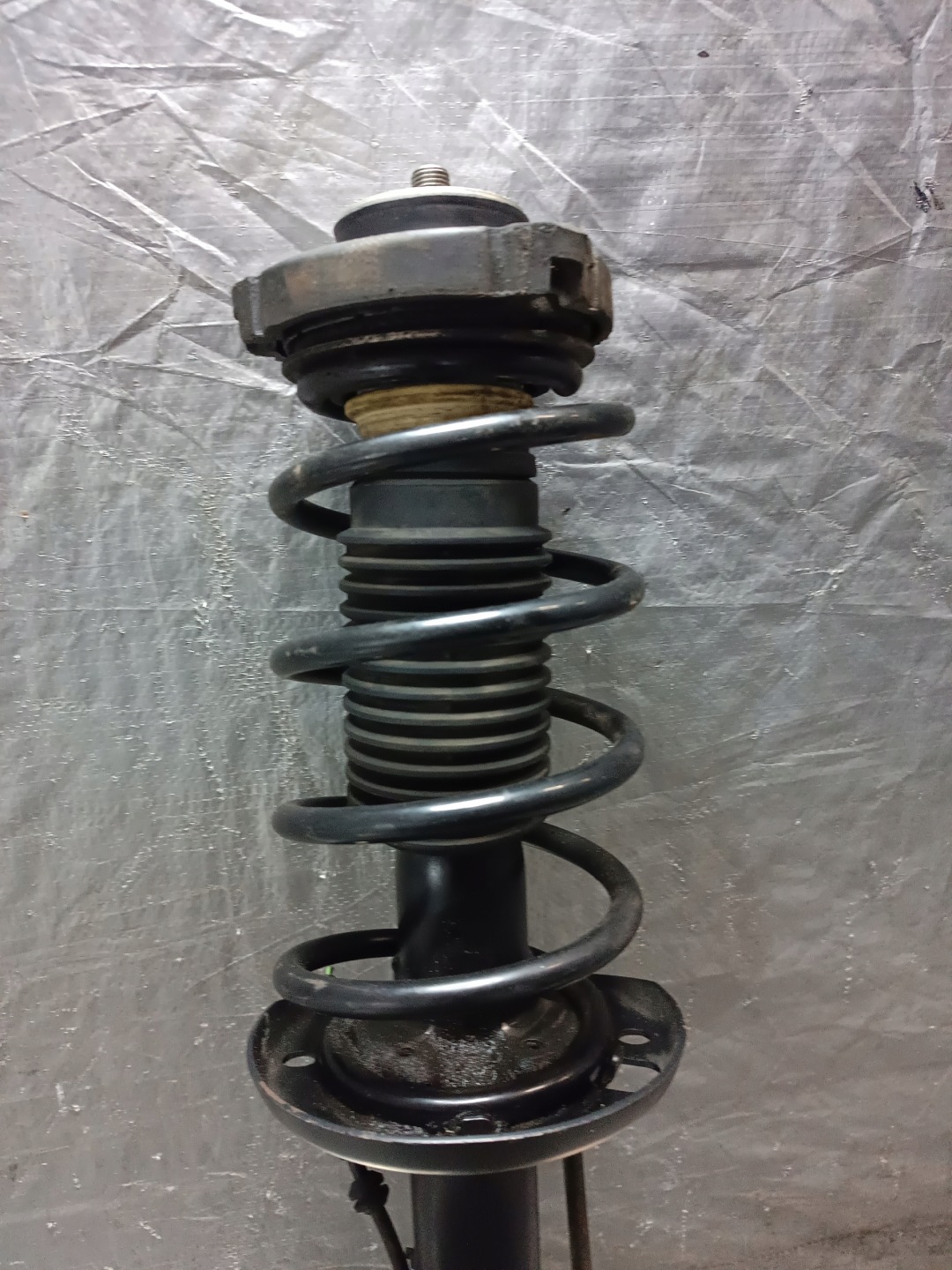 McPherson right front VOLKSWAGEN VW POLO IV 2003r 1.2B