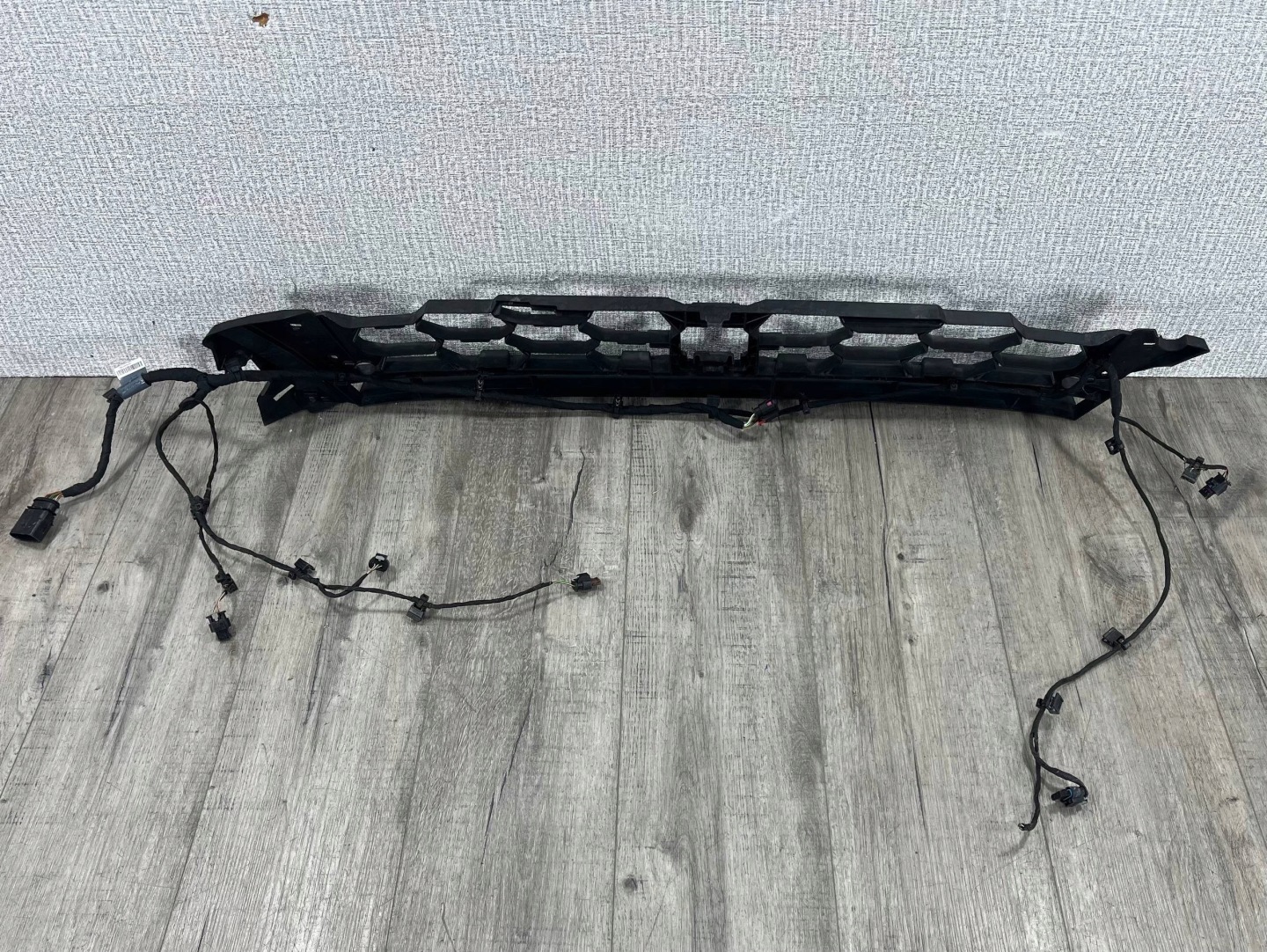 AUDI A3 S3 2022-> grid central of a bumper front 8Y0807647G